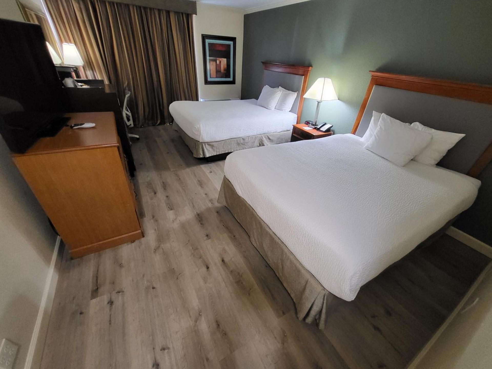 Ramada by Wyndham Houston Intercontinental Airport East photo 38