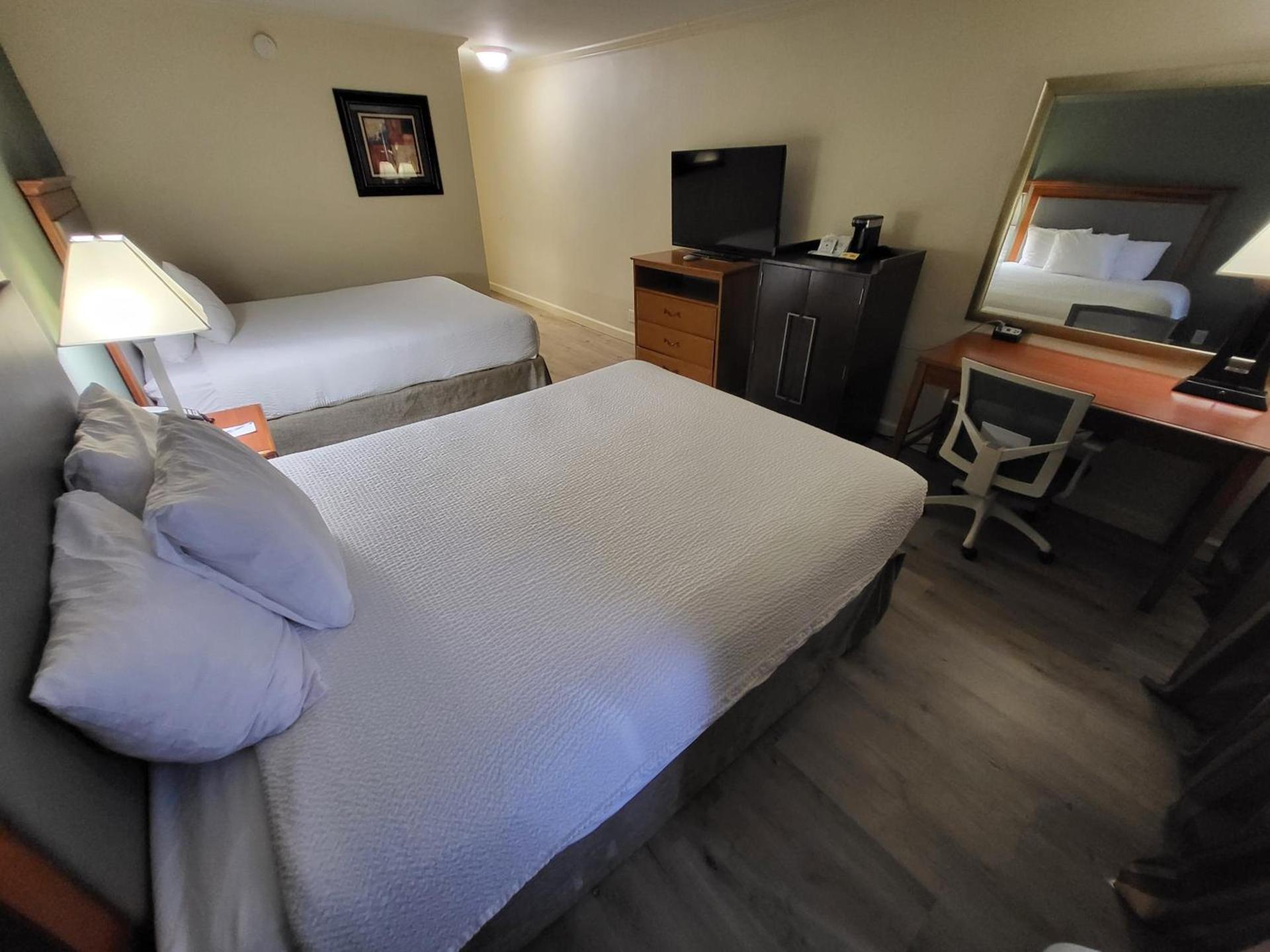 Ramada by Wyndham Houston Intercontinental Airport East photo 39