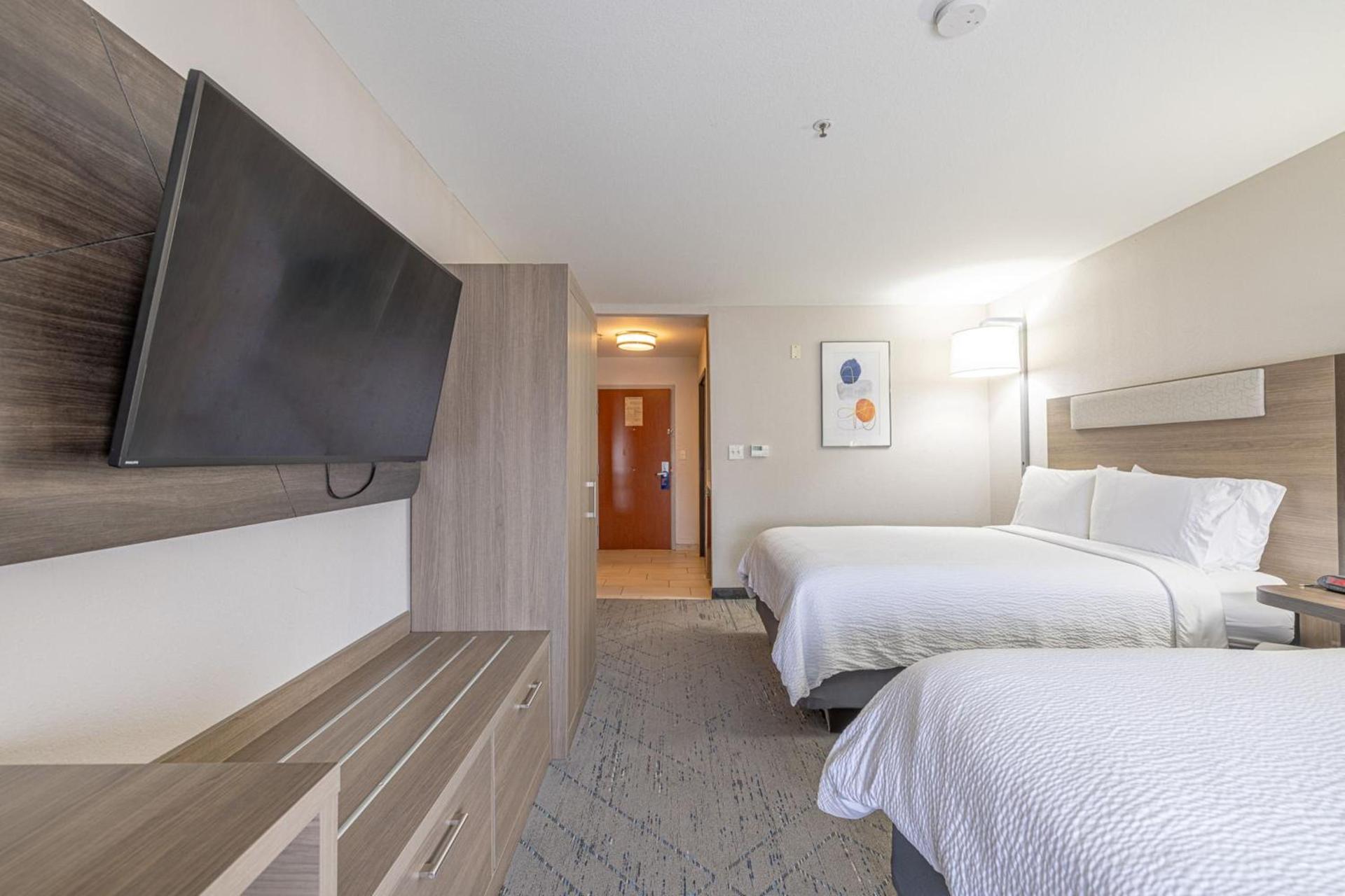 Holiday Inn Express & Suites College Station by IHG photo 5