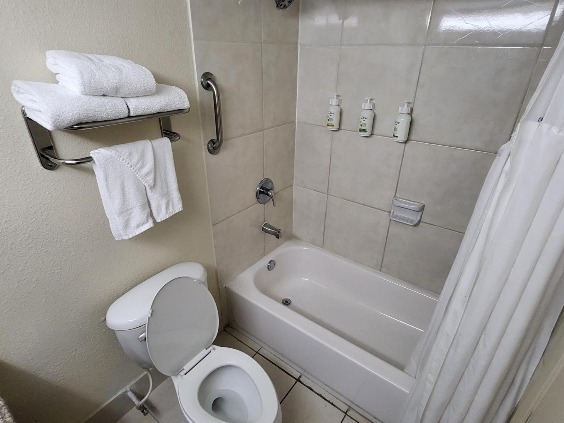 Ramada by Wyndham Houston Intercontinental Airport East photo 45