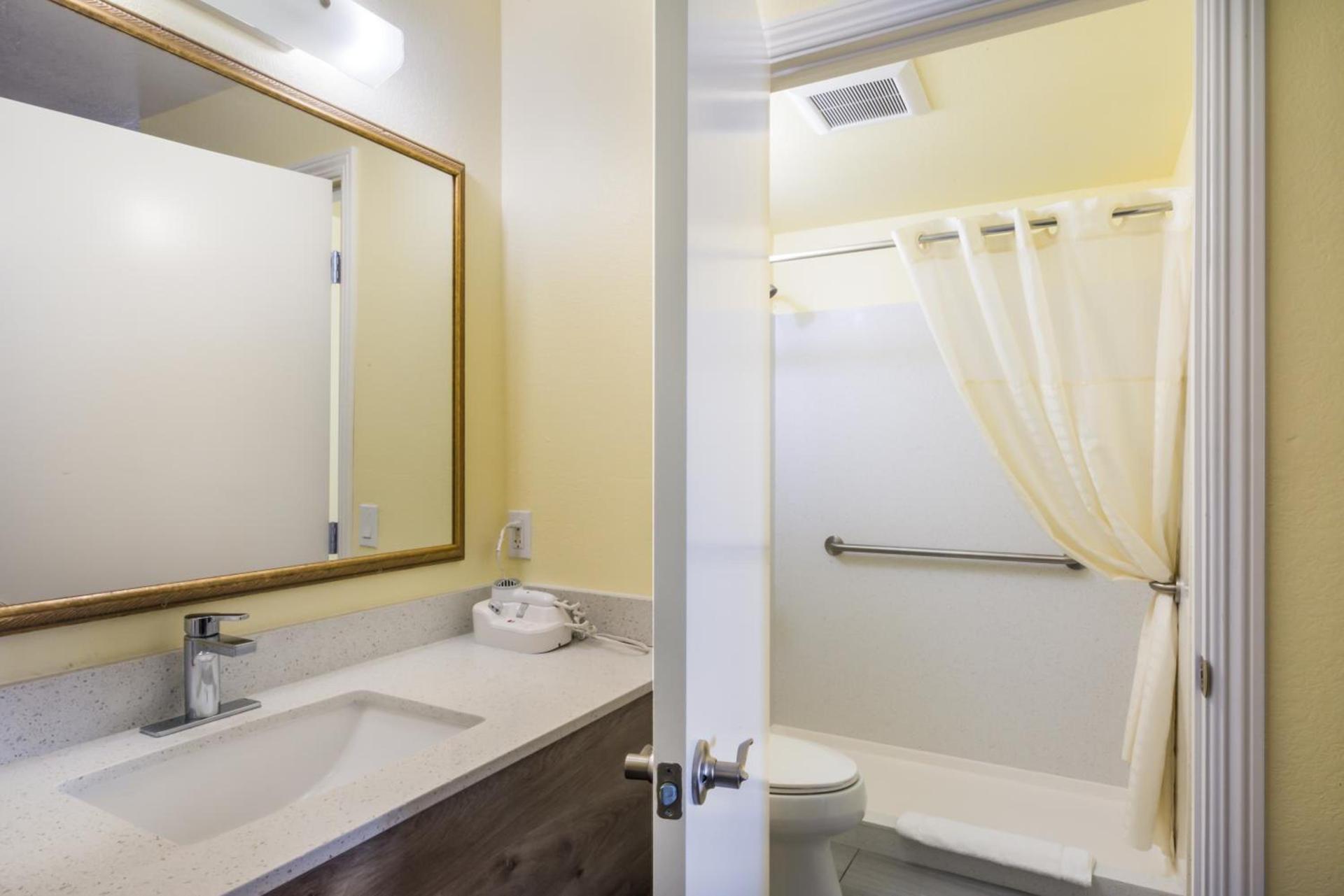 Americas Best Value Inn Santa Rosa photo 30
