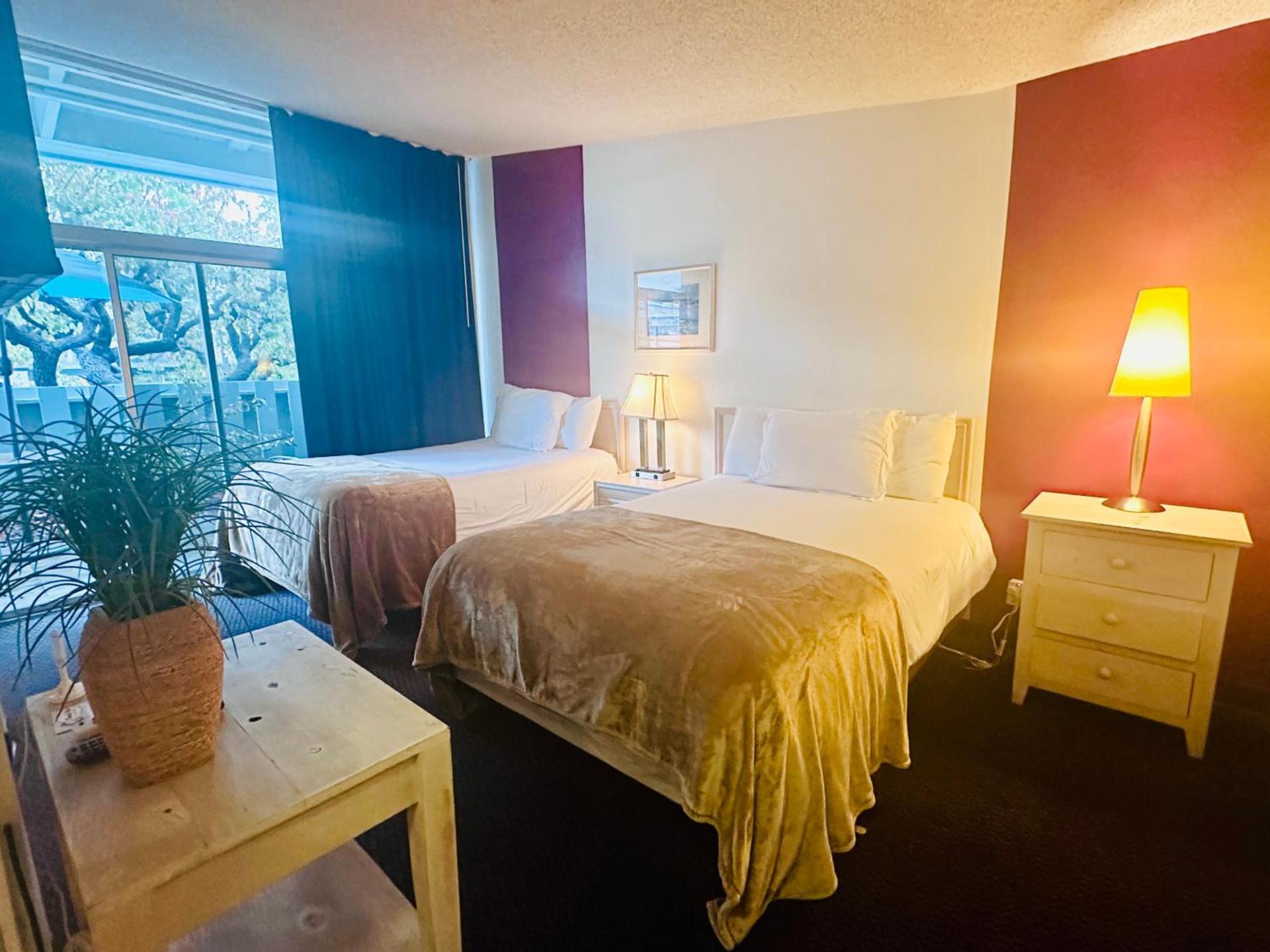 Foghorn Harbor Inn photo 44
