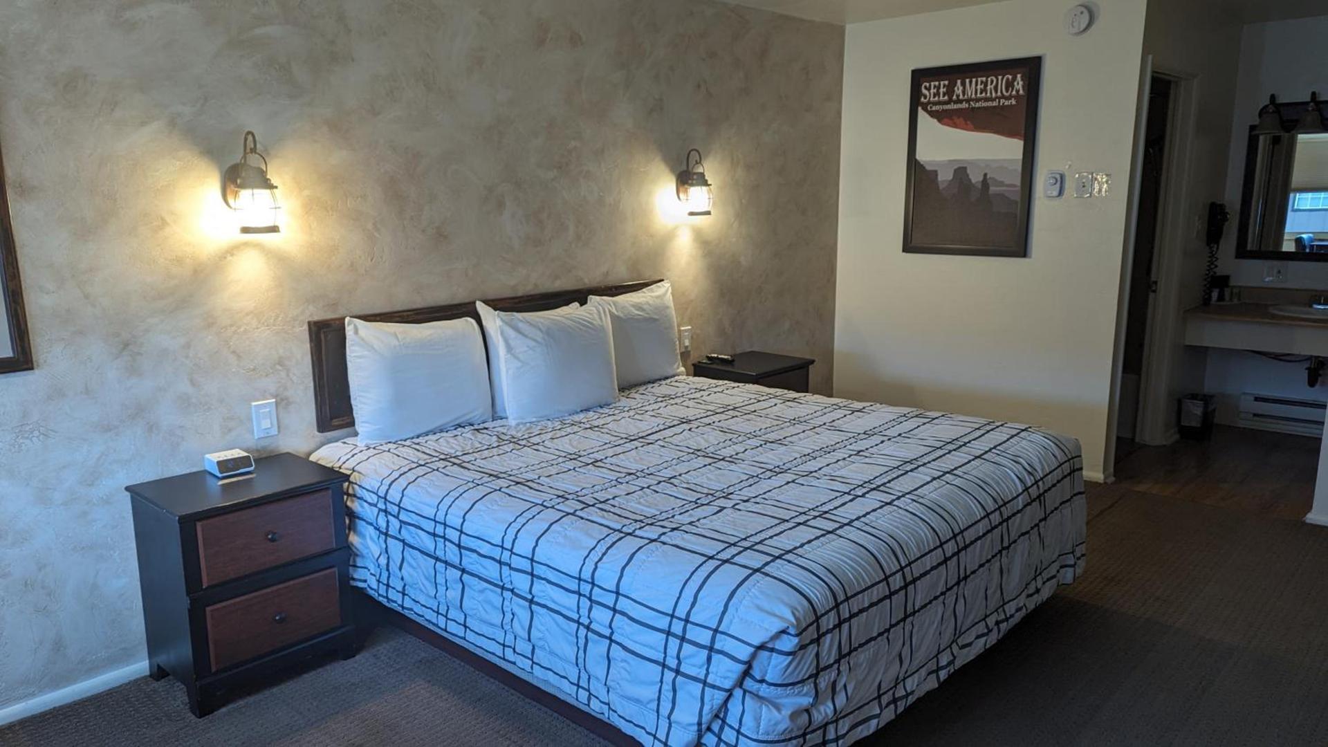 High Desert Inn photo 37