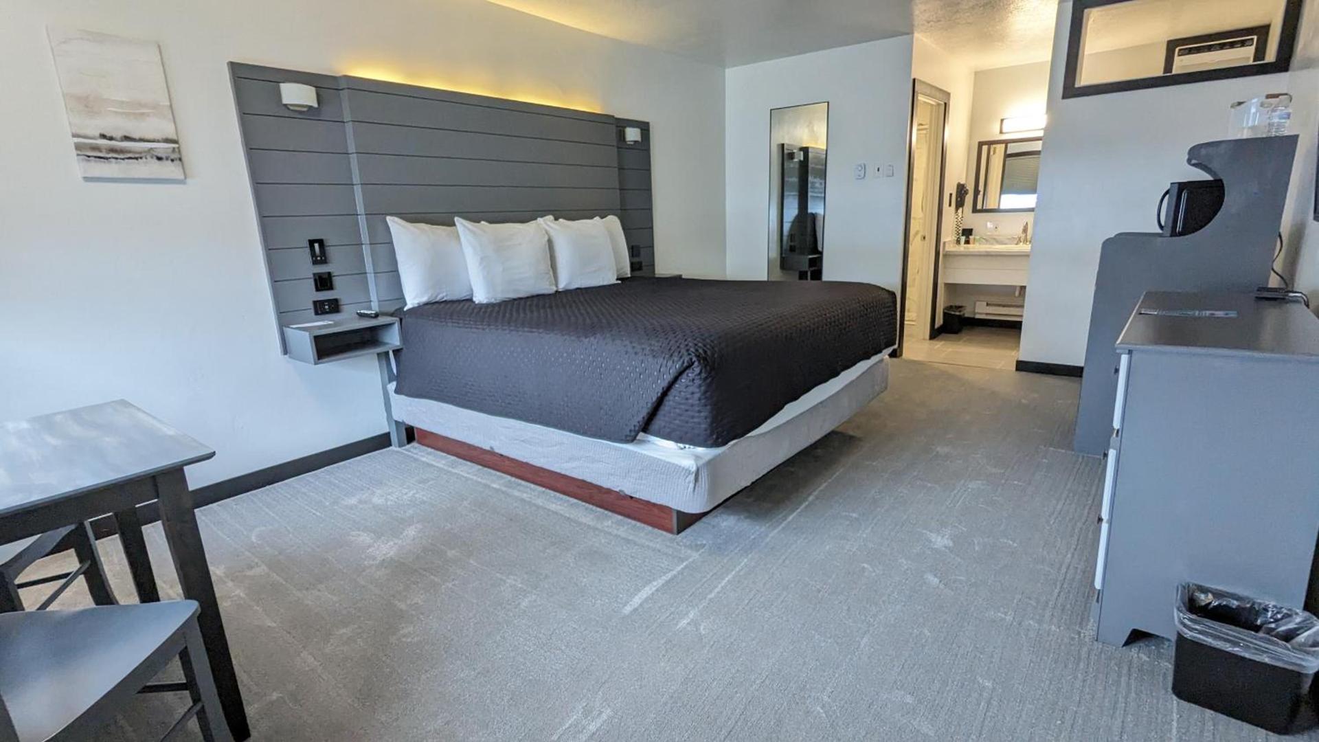 High Desert Inn photo 38