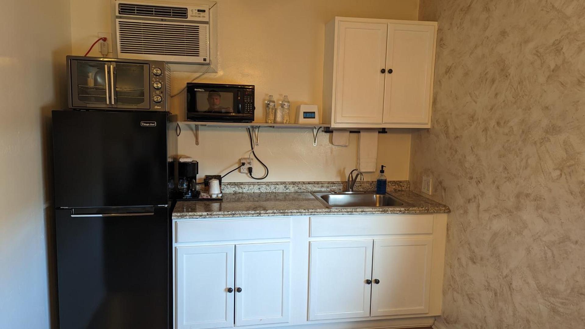 High Desert Inn photo 42