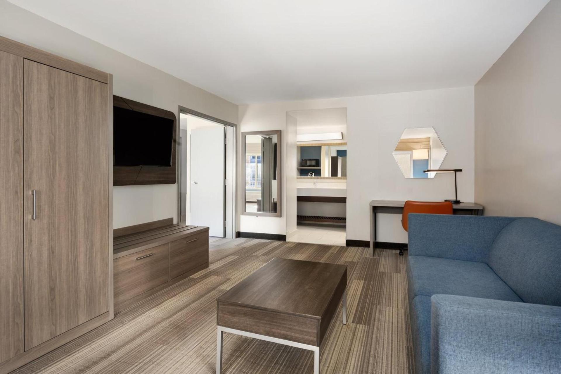 Holiday Inn Express Simi Valley by IHG photo 35