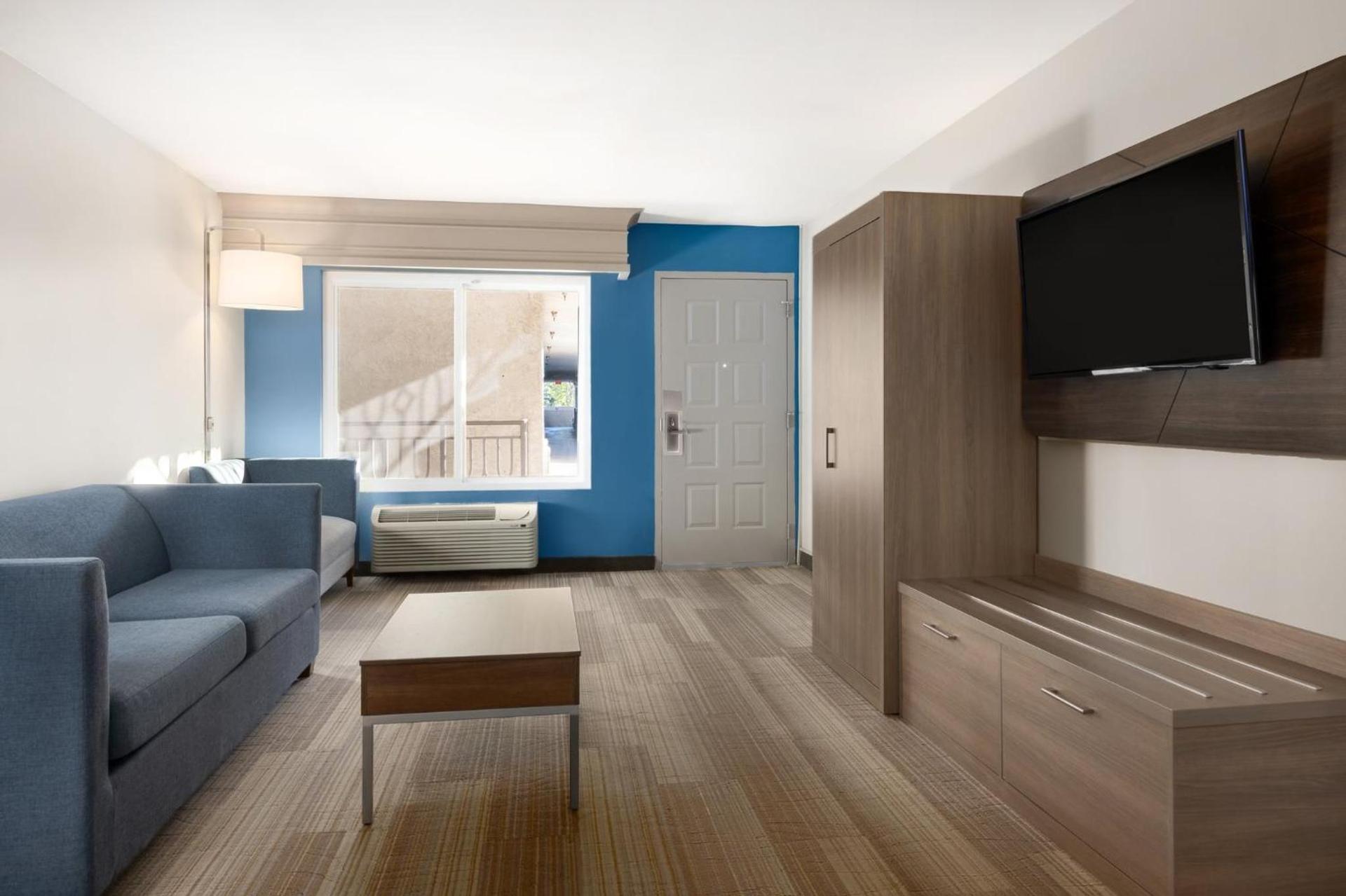Holiday Inn Express Simi Valley by IHG photo 38