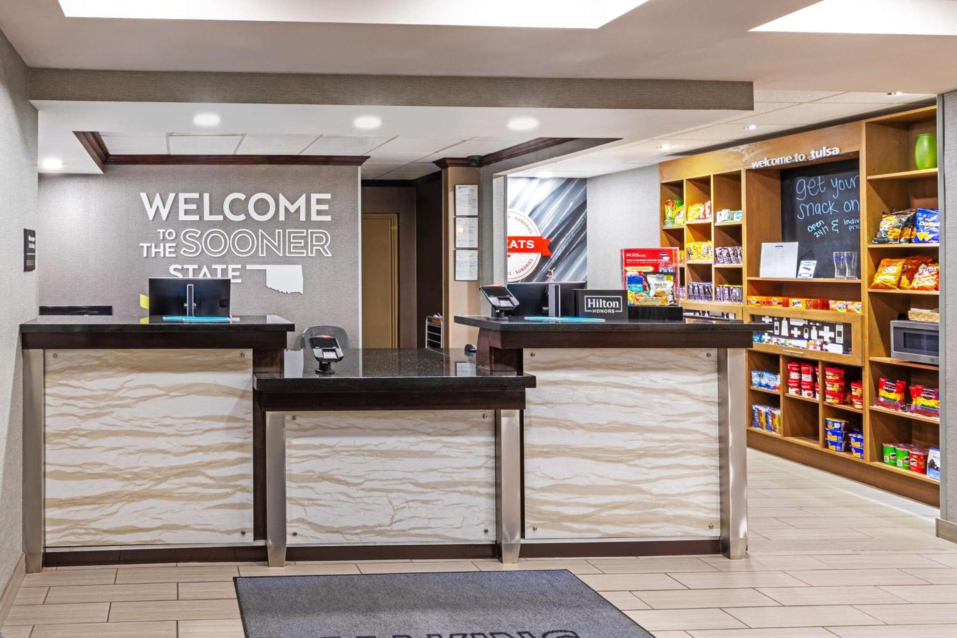 Hampton Inn & Suites Tulsa-Woodland Hills photo 4