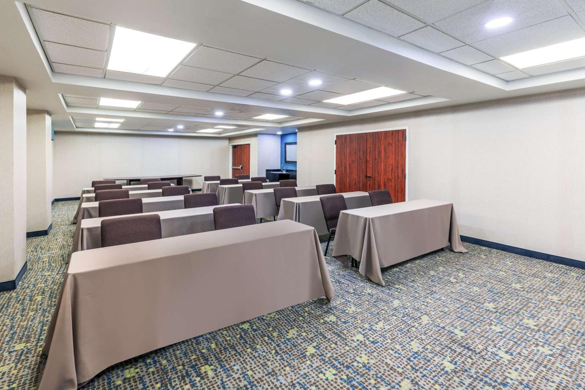 Hampton Inn & Suites Tulsa-Woodland Hills photo 29