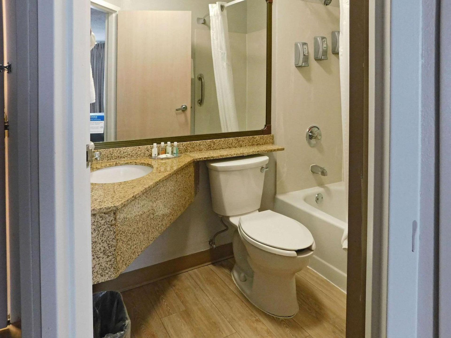 Quality Inn Colchester - Burlington photo 4