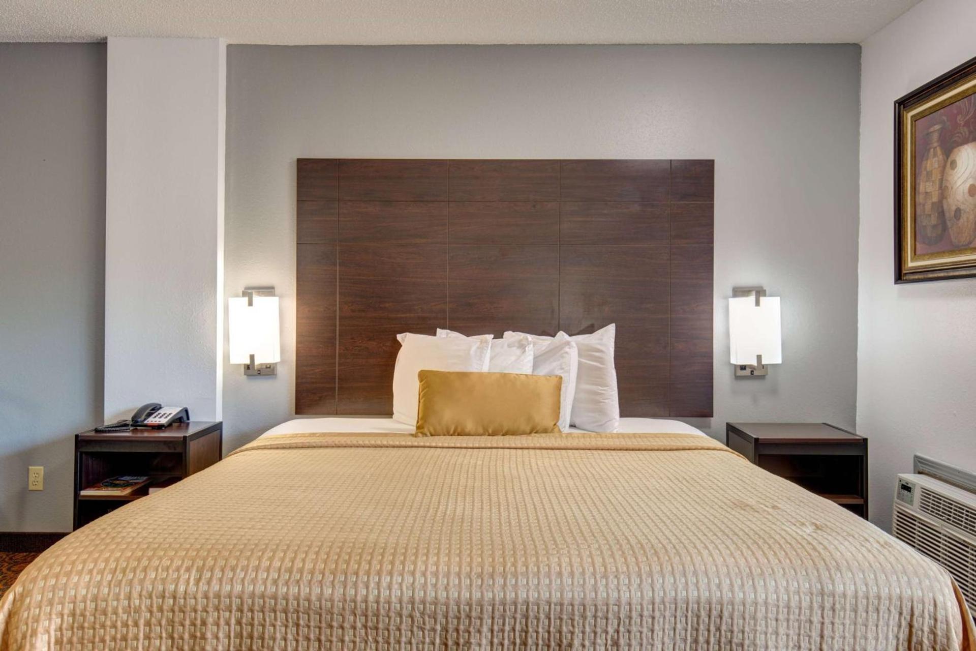 Howard Johnson by Wyndham Branson Theatre District photo 81