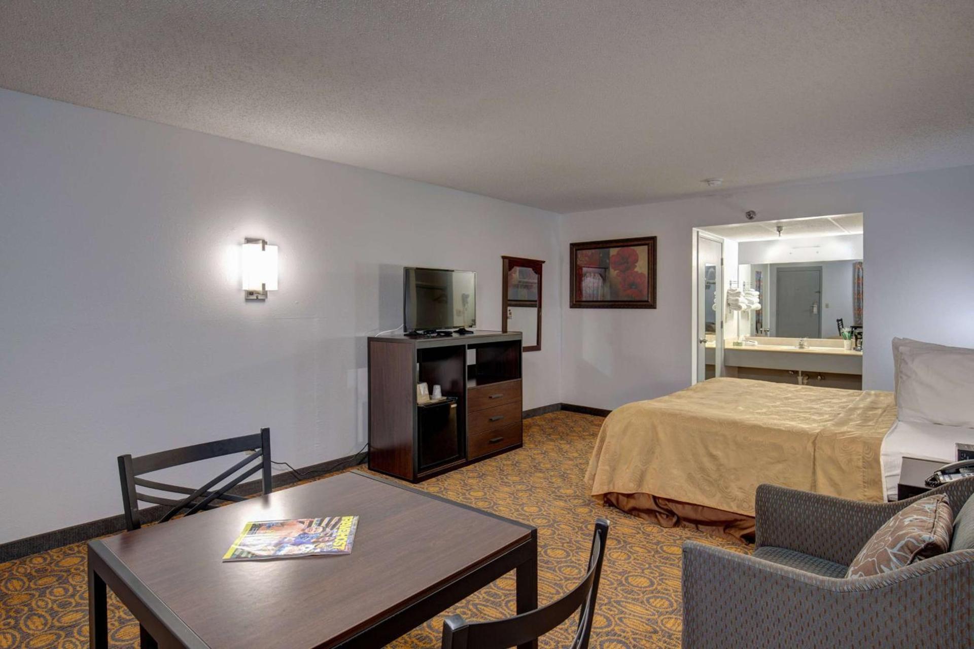 Howard Johnson by Wyndham Branson Theatre District photo 11