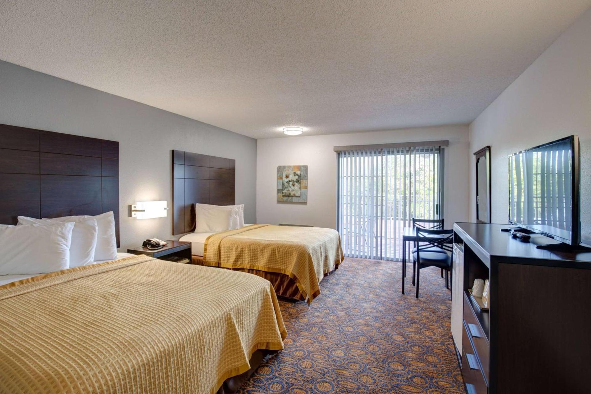 Howard Johnson by Wyndham Branson Theatre District photo 16