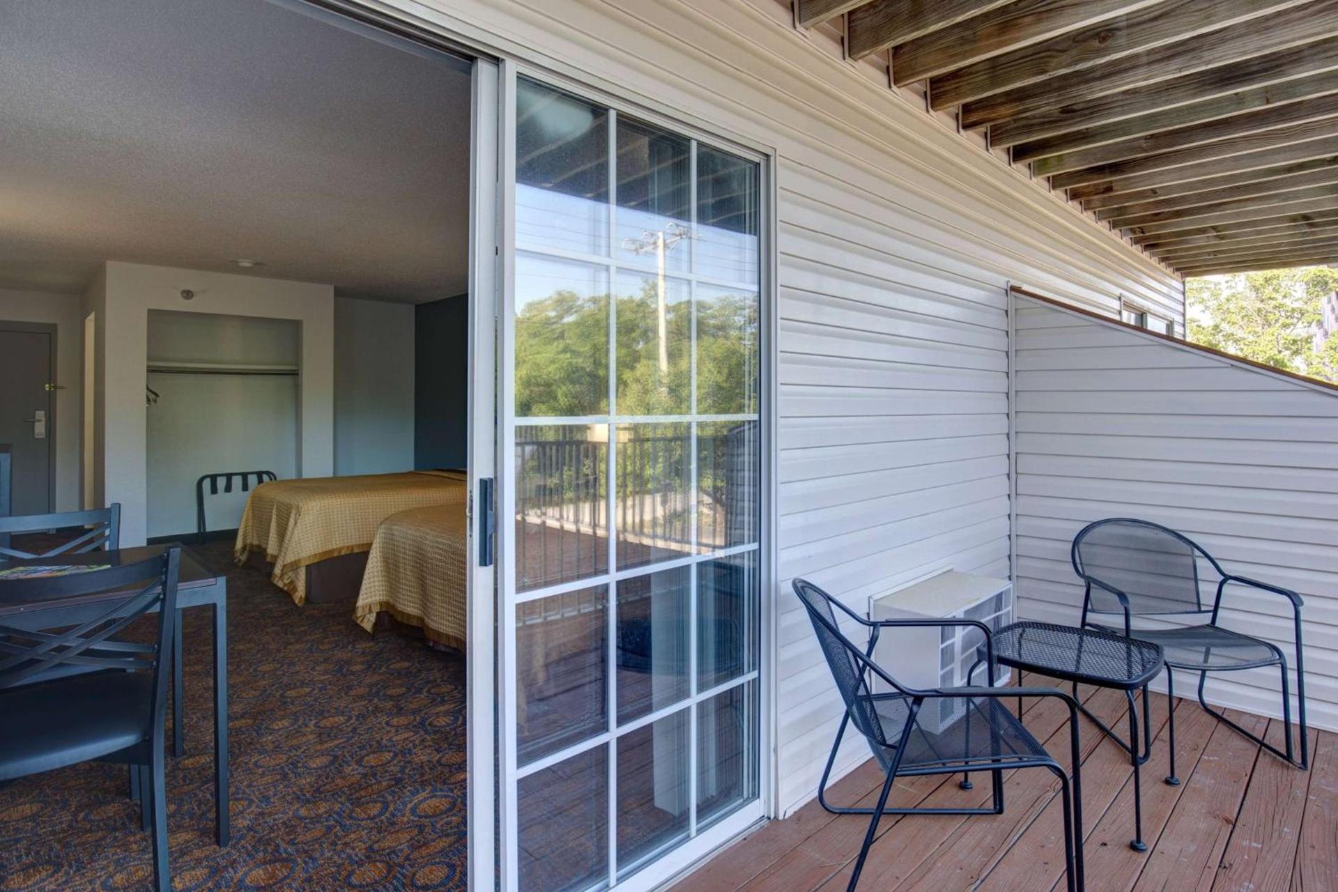 Howard Johnson by Wyndham Branson Theatre District photo 17