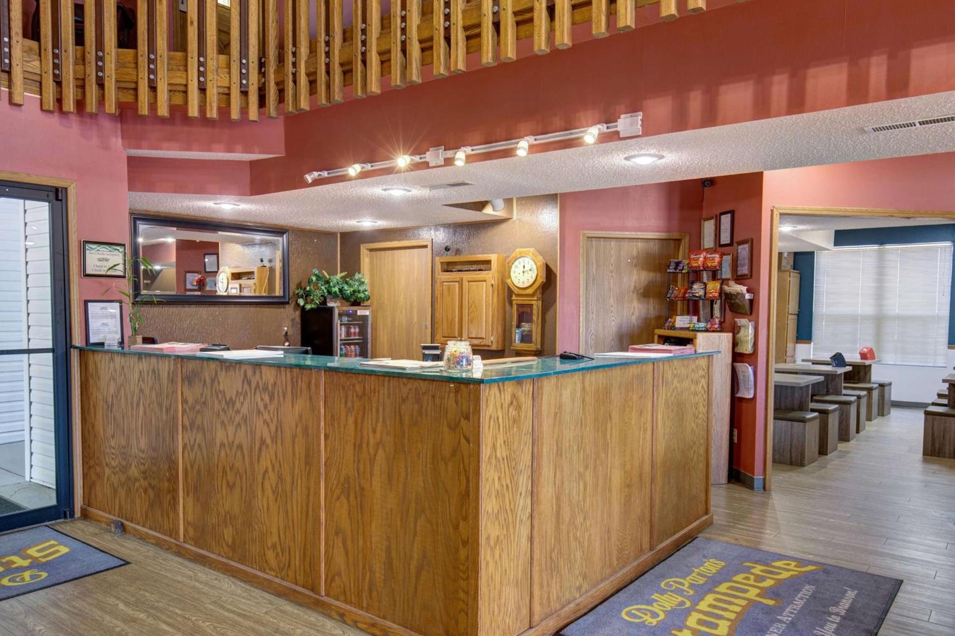 Ramada by Wyndham Branson Theatre District photo 2