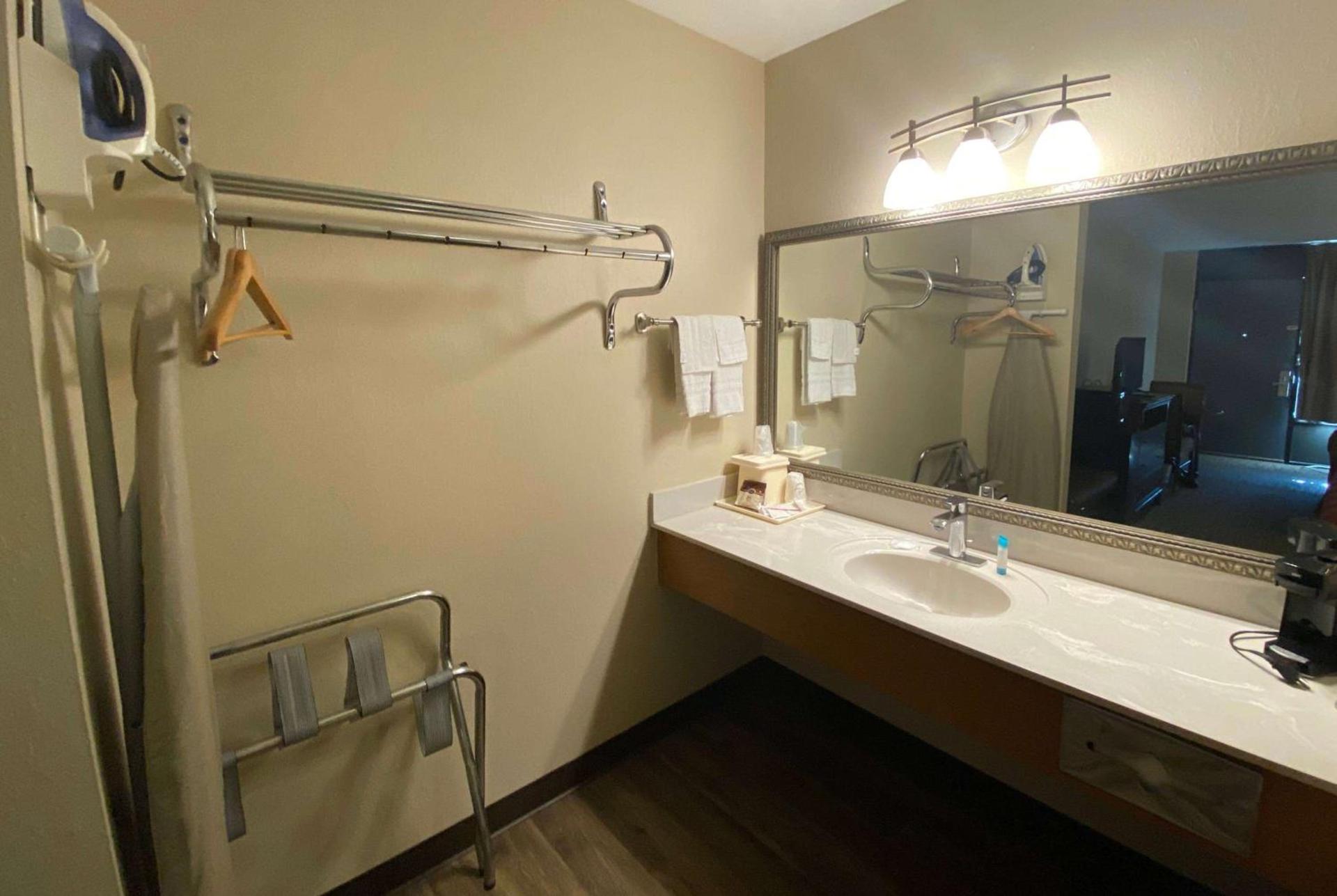 Ramada by Wyndham Branson Theatre District photo 10