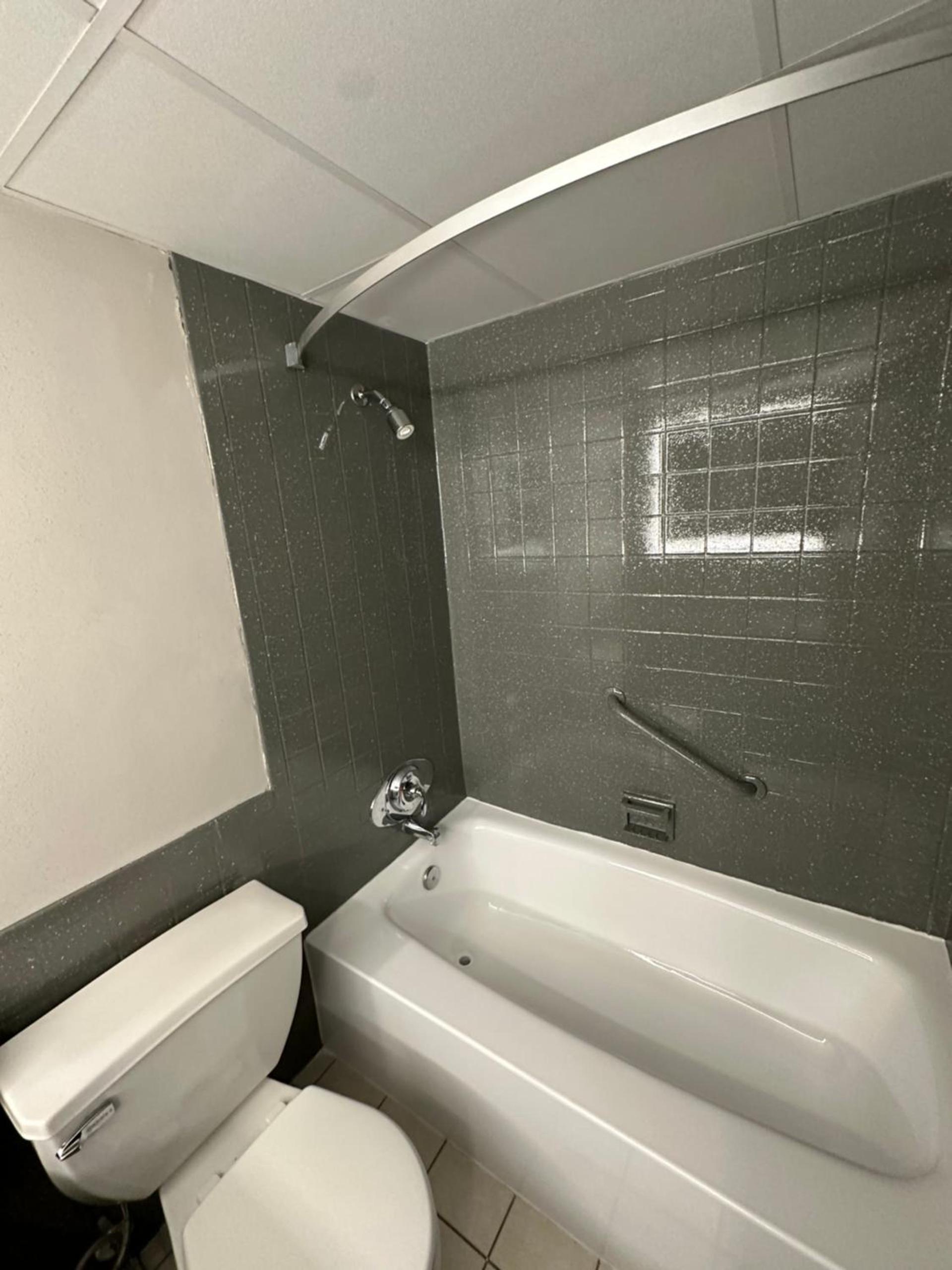 Days Inn by Wyndham Liberty Monticello photo 14
