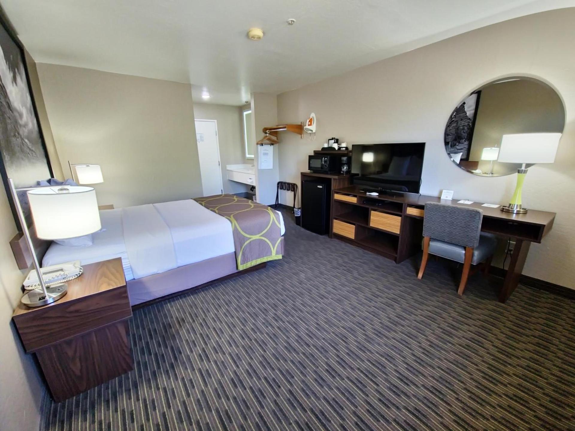 Super 8 by Wyndham Wickenburg AZ photo 38