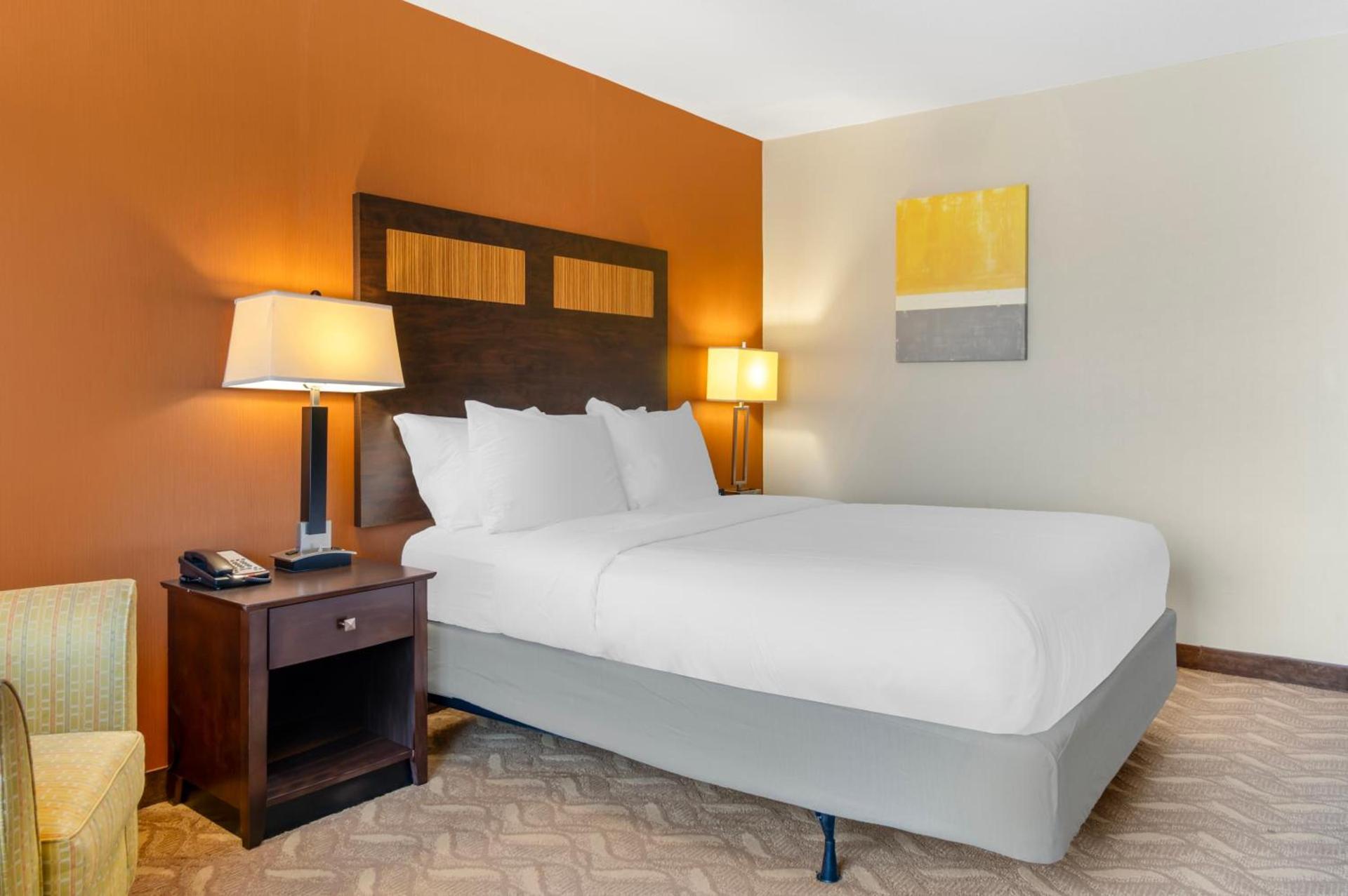Comfort Inn & Suites Danbury-Bethel photo 44