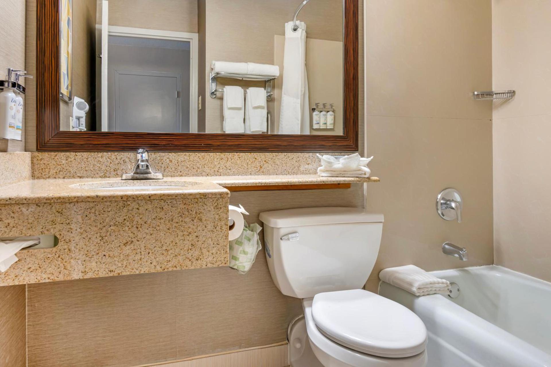 Comfort Inn & Suites Danbury-Bethel photo 40