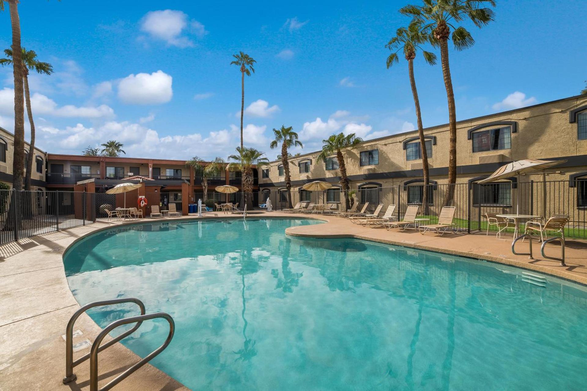 Quality Inn & Suites Goodyear - Phoenix West photo 42