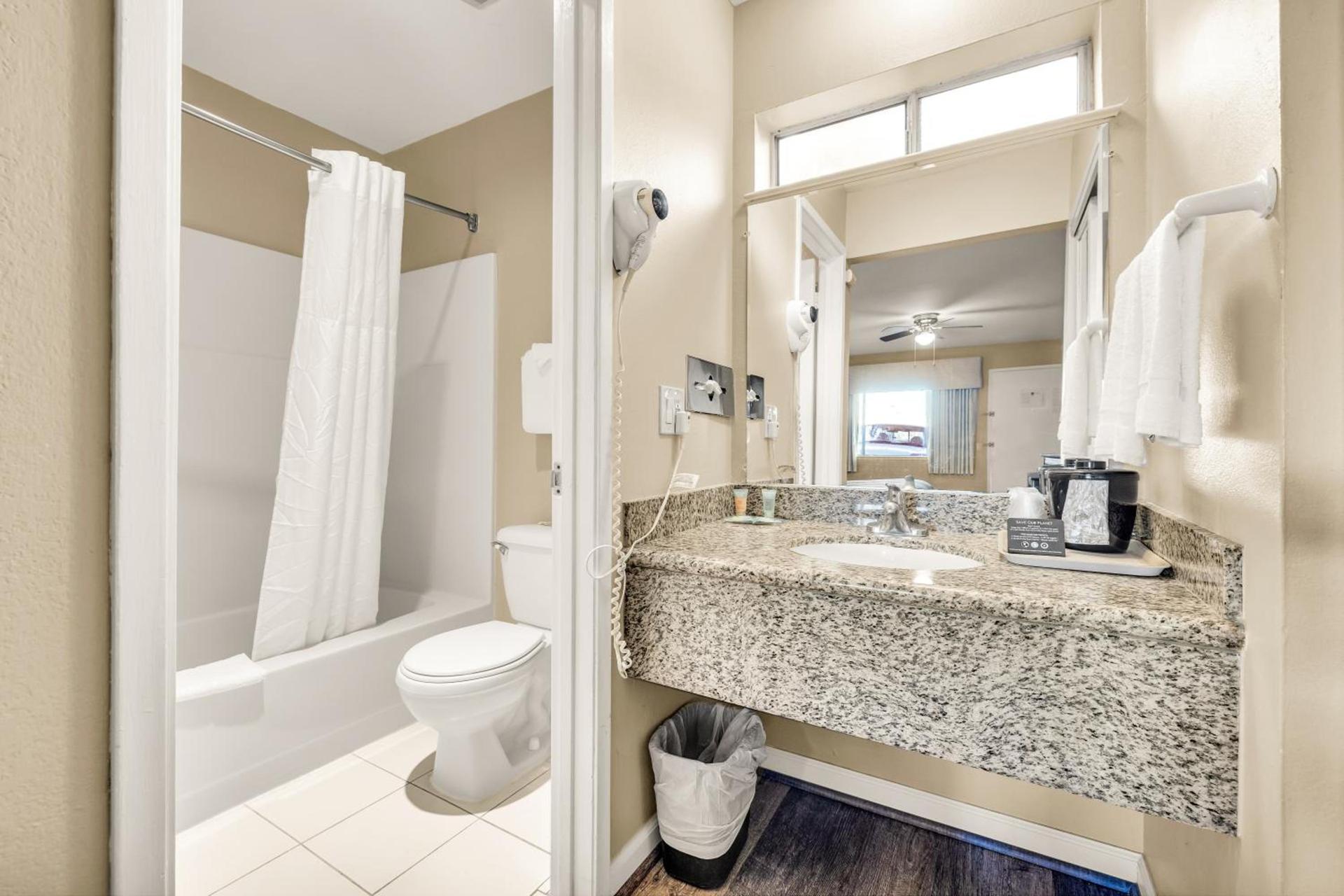 Scottish Fairway Inn photo 18
