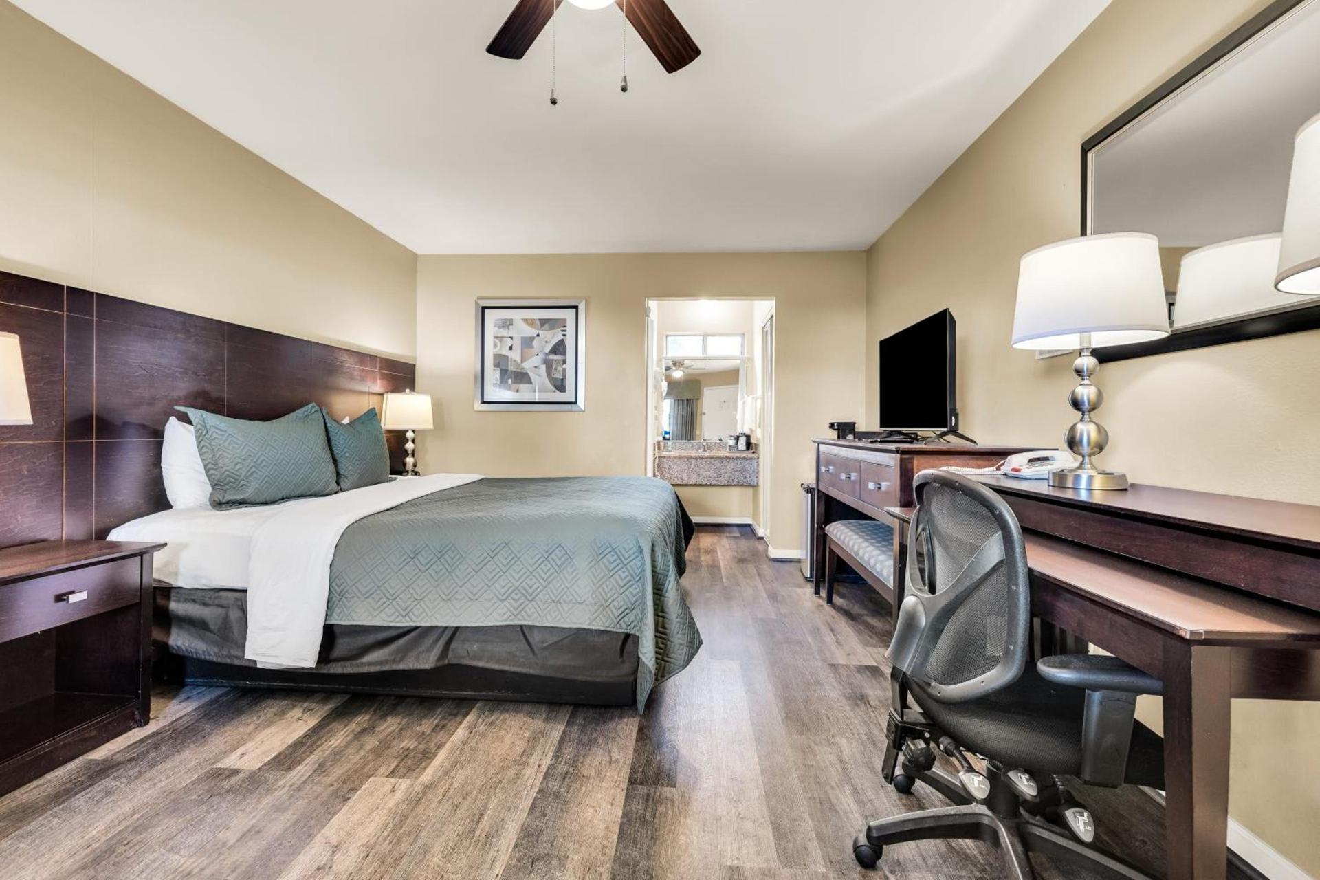 Scottish Fairway Inn photo 20