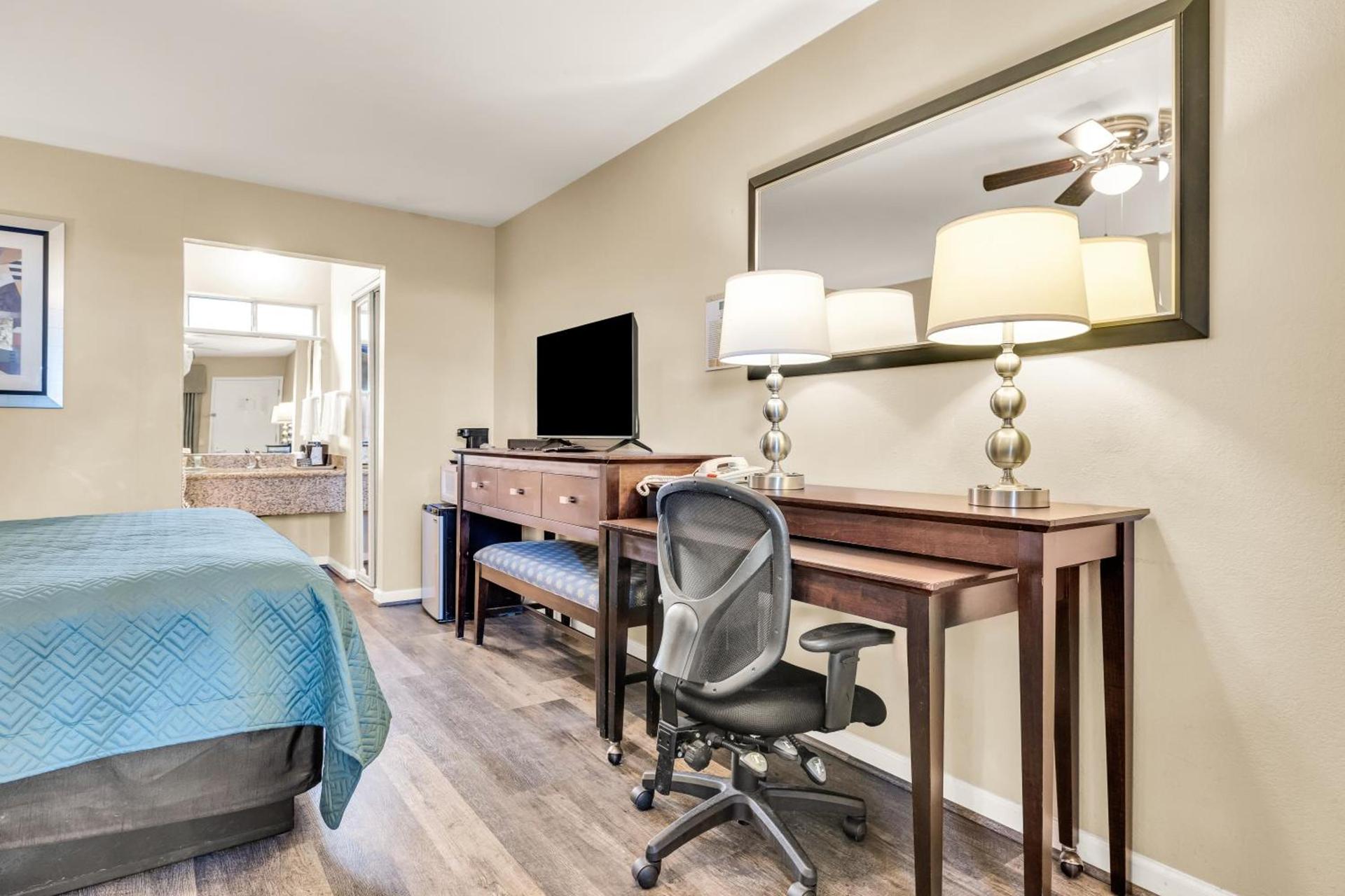Scottish Fairway Inn photo 21