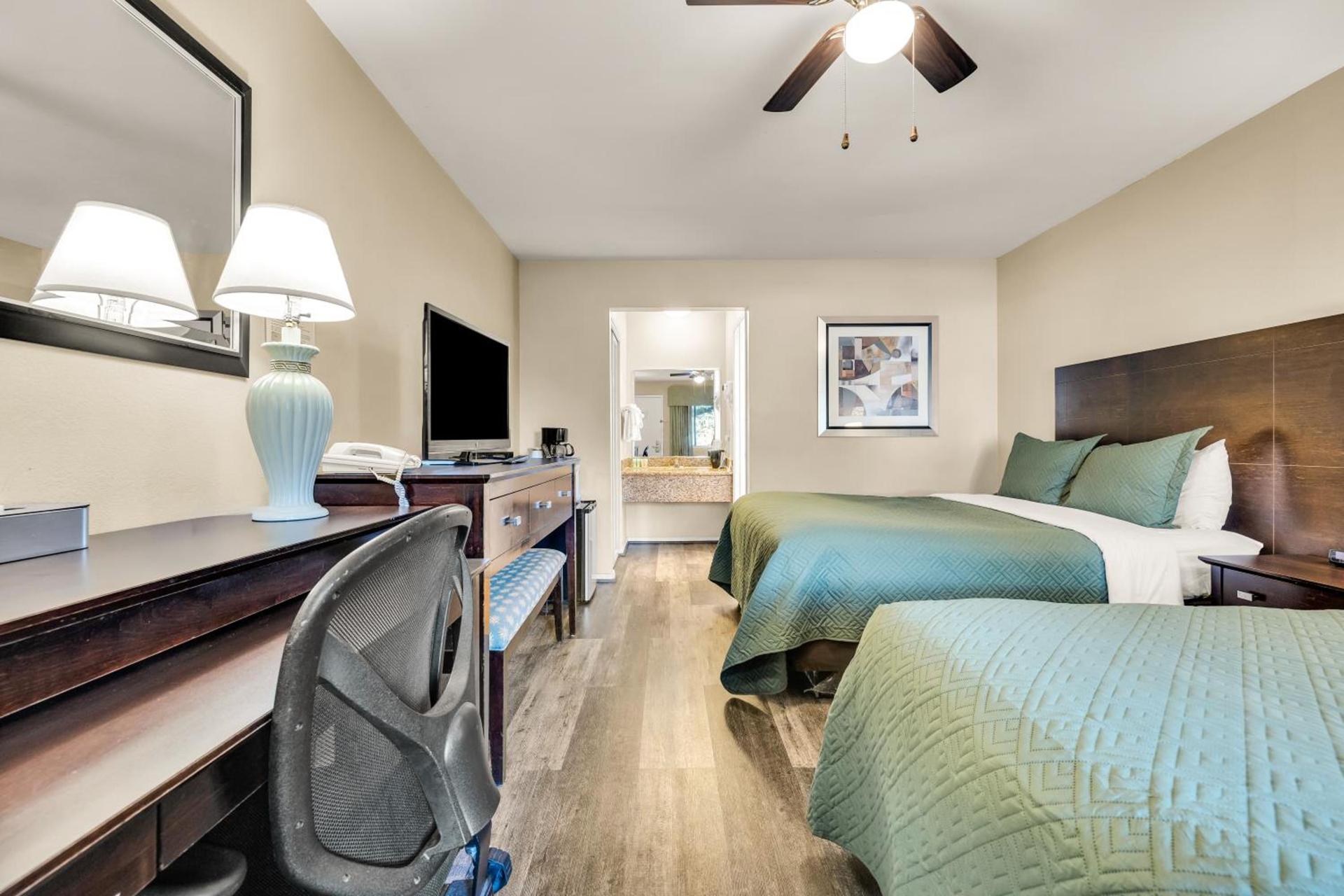 Scottish Fairway Inn photo 13