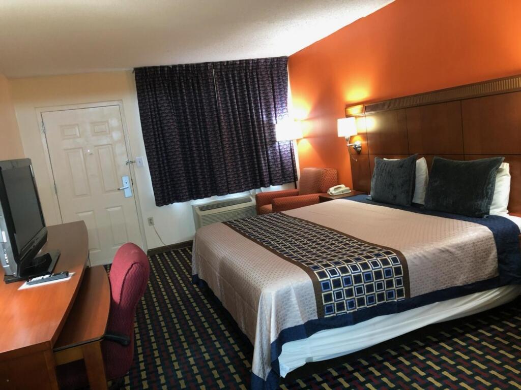 Howard Johnson by Wyndham Perry GA photo 3