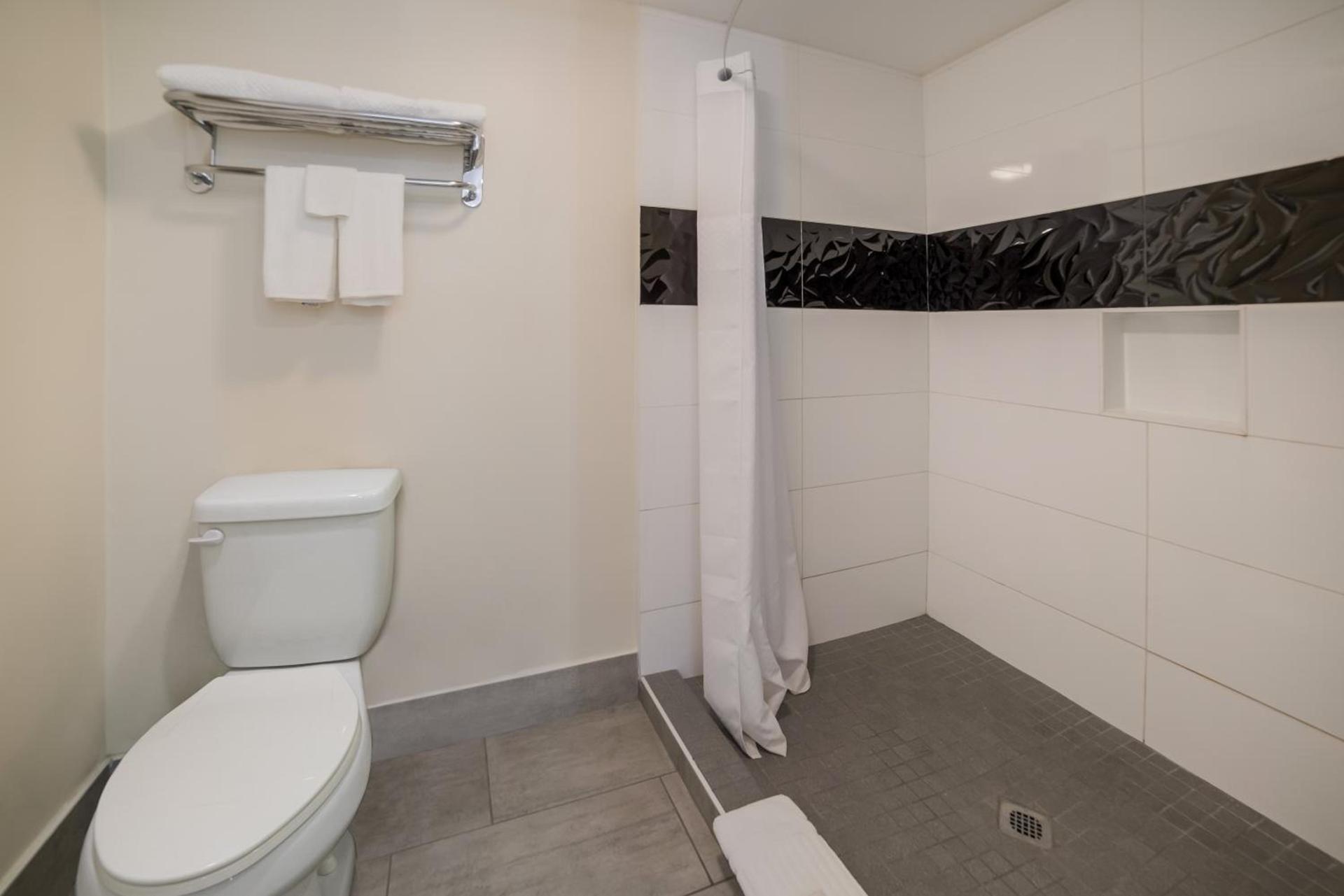 Quality Inn & Suites Goodyear - Phoenix West photo 43