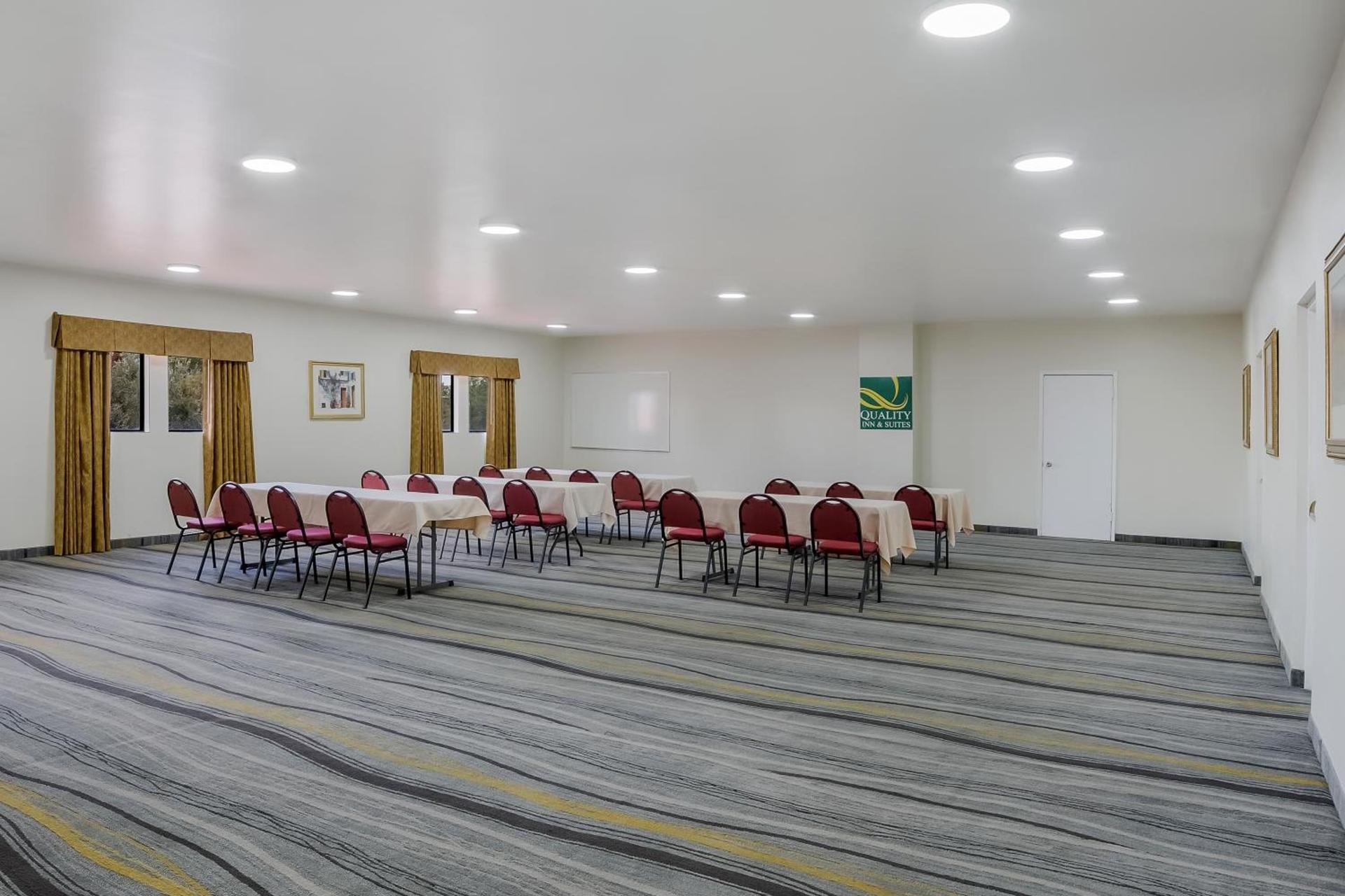 Quality Inn & Suites Goodyear - Phoenix West photo 50