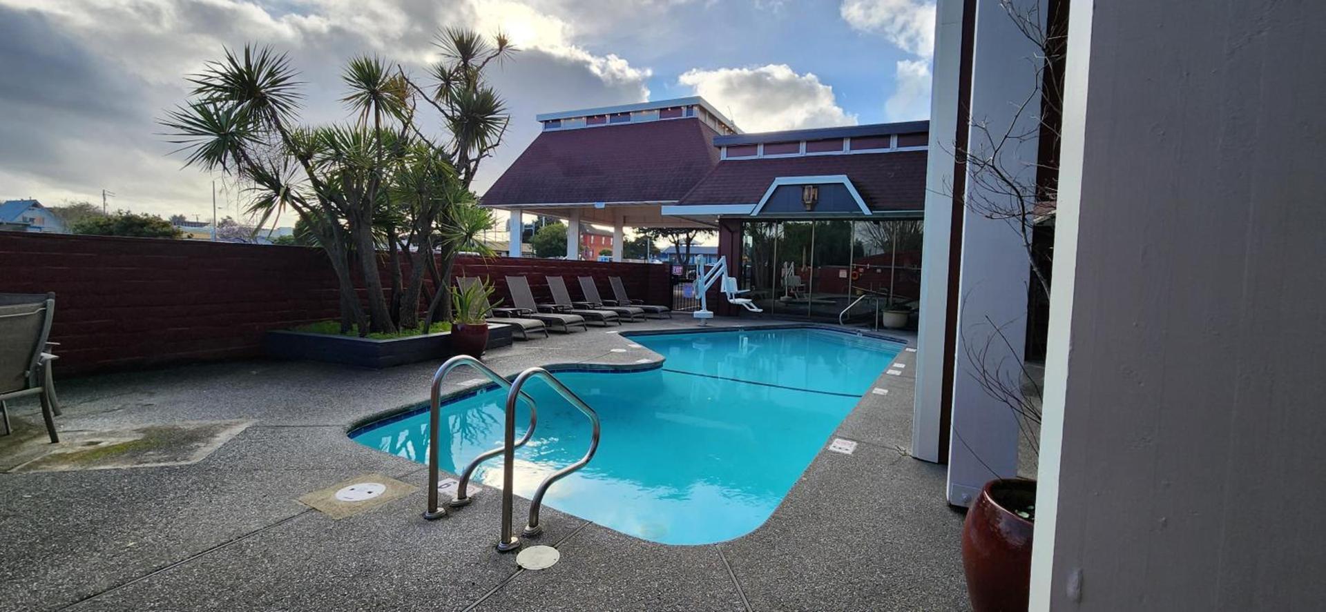 Red Lion Hotel Eureka photo 2