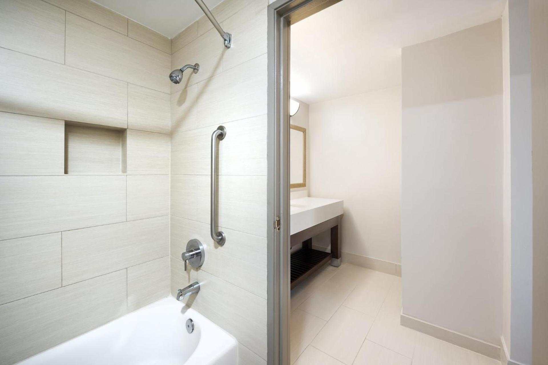 Holiday Inn Express Simi Valley by IHG photo 47