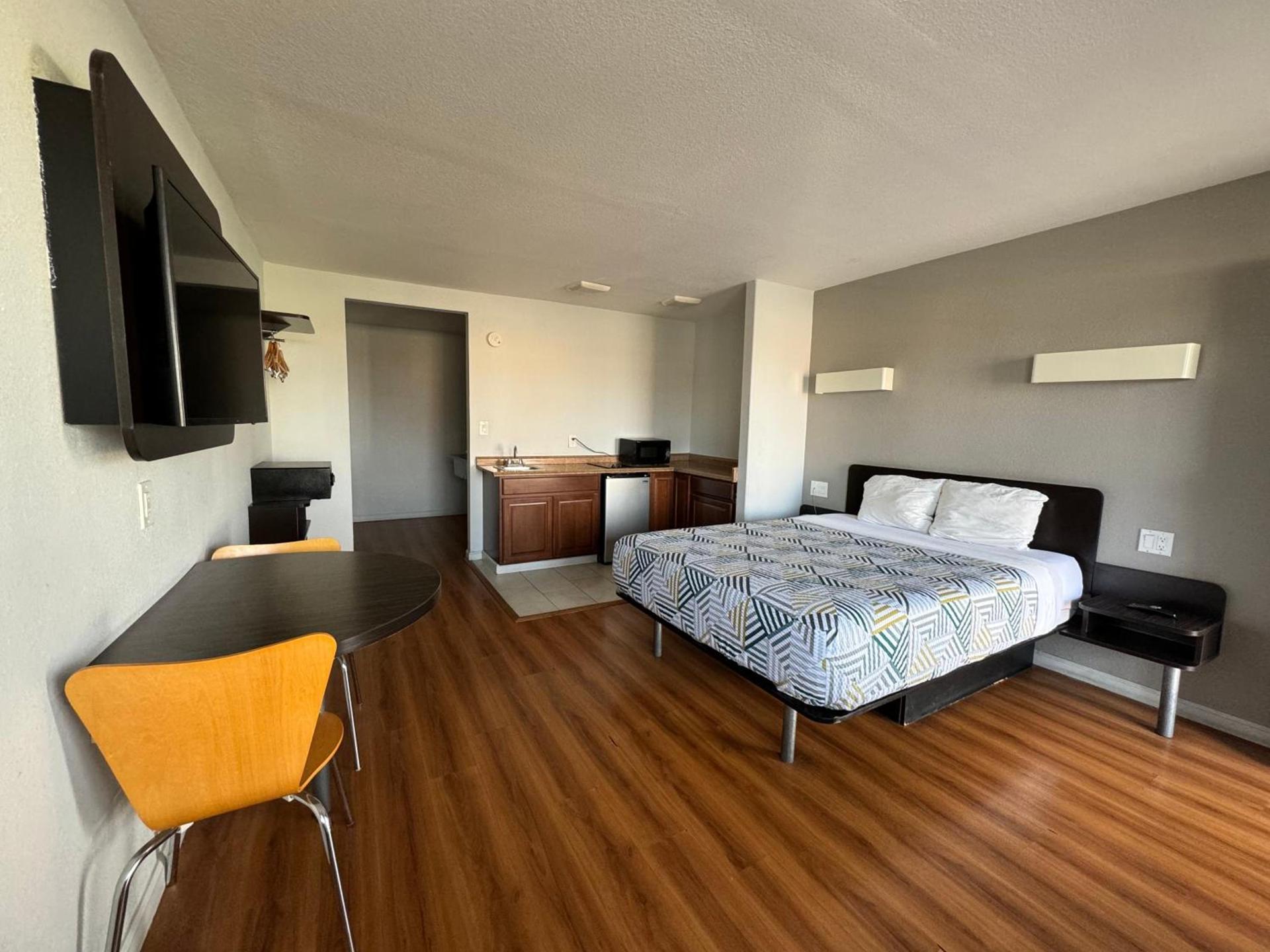 Motel 6-Delano, CA photo 28