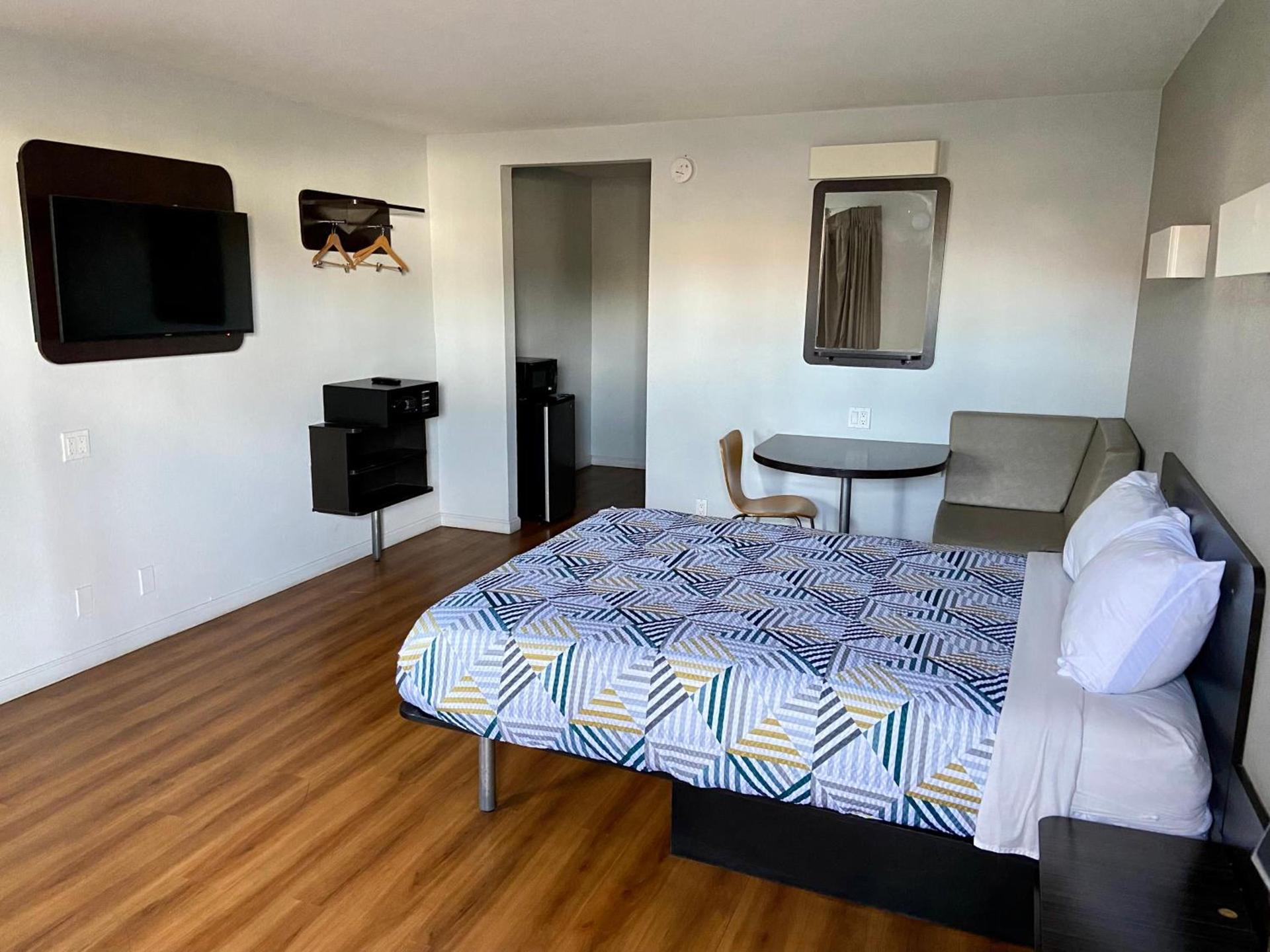 Motel 6-Delano, CA photo 27