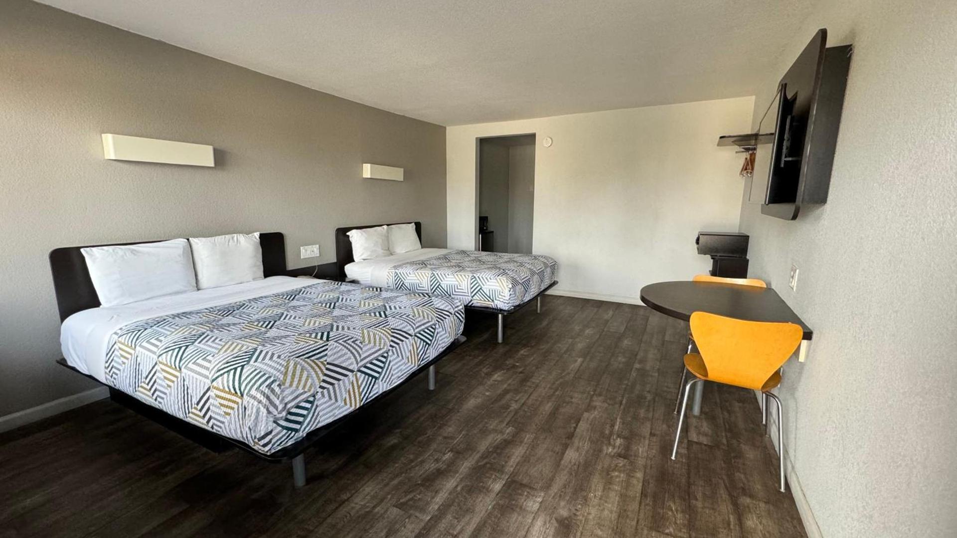 Motel 6-Delano, CA photo 26