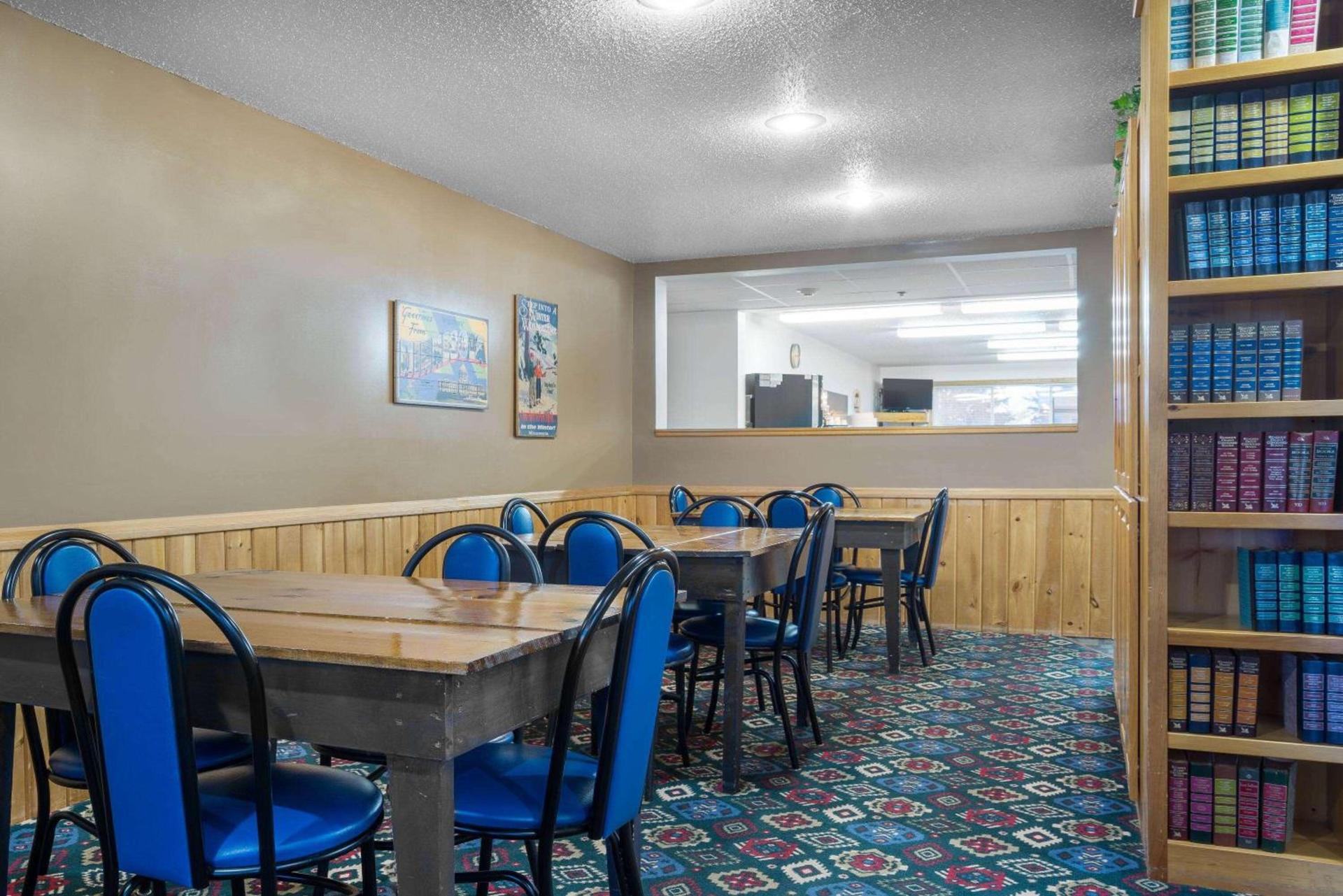 Super 8 by Wyndham Park Rapids photo 2
