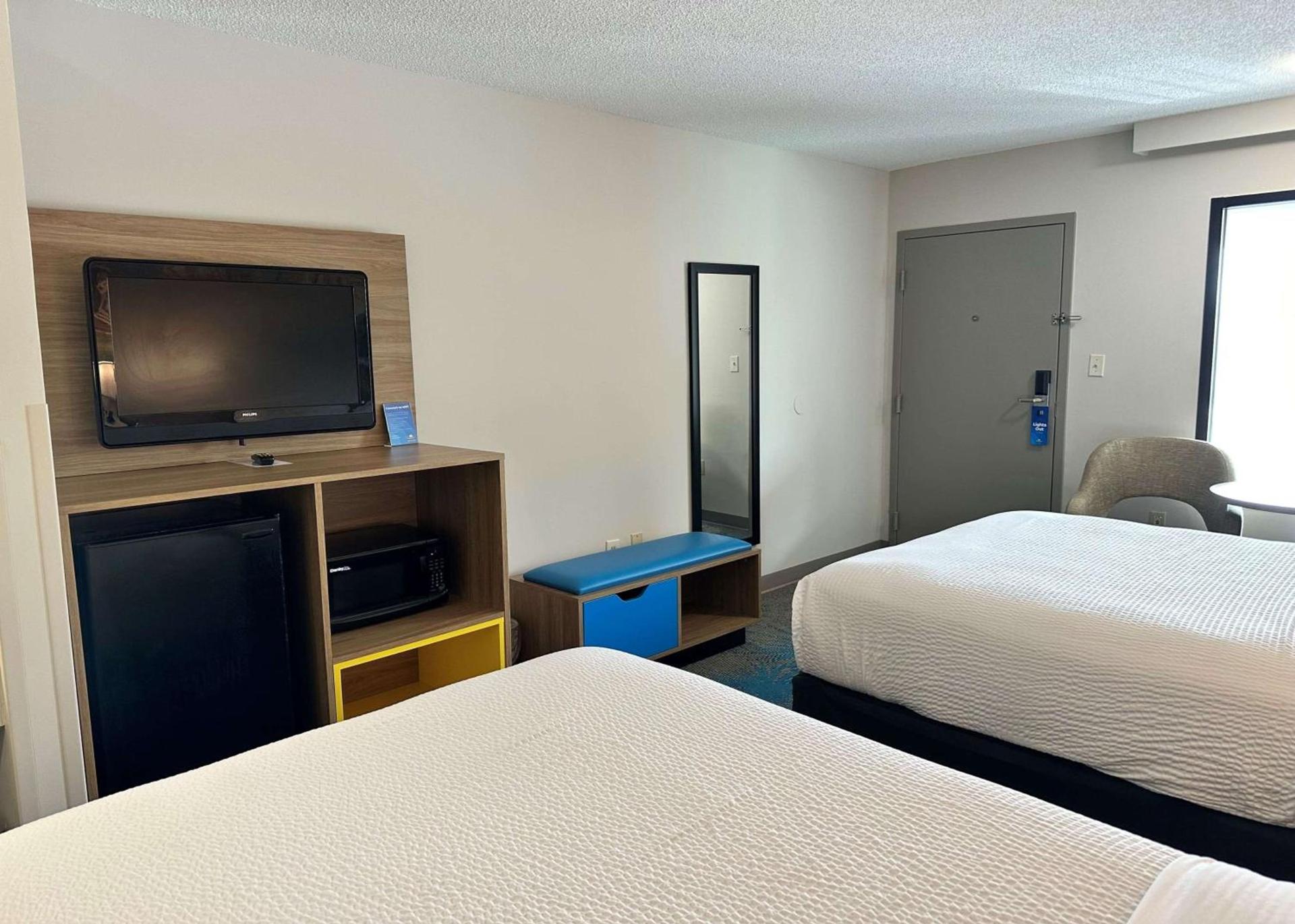 Days Inn by Wyndham Valdosta I-75 photo 5