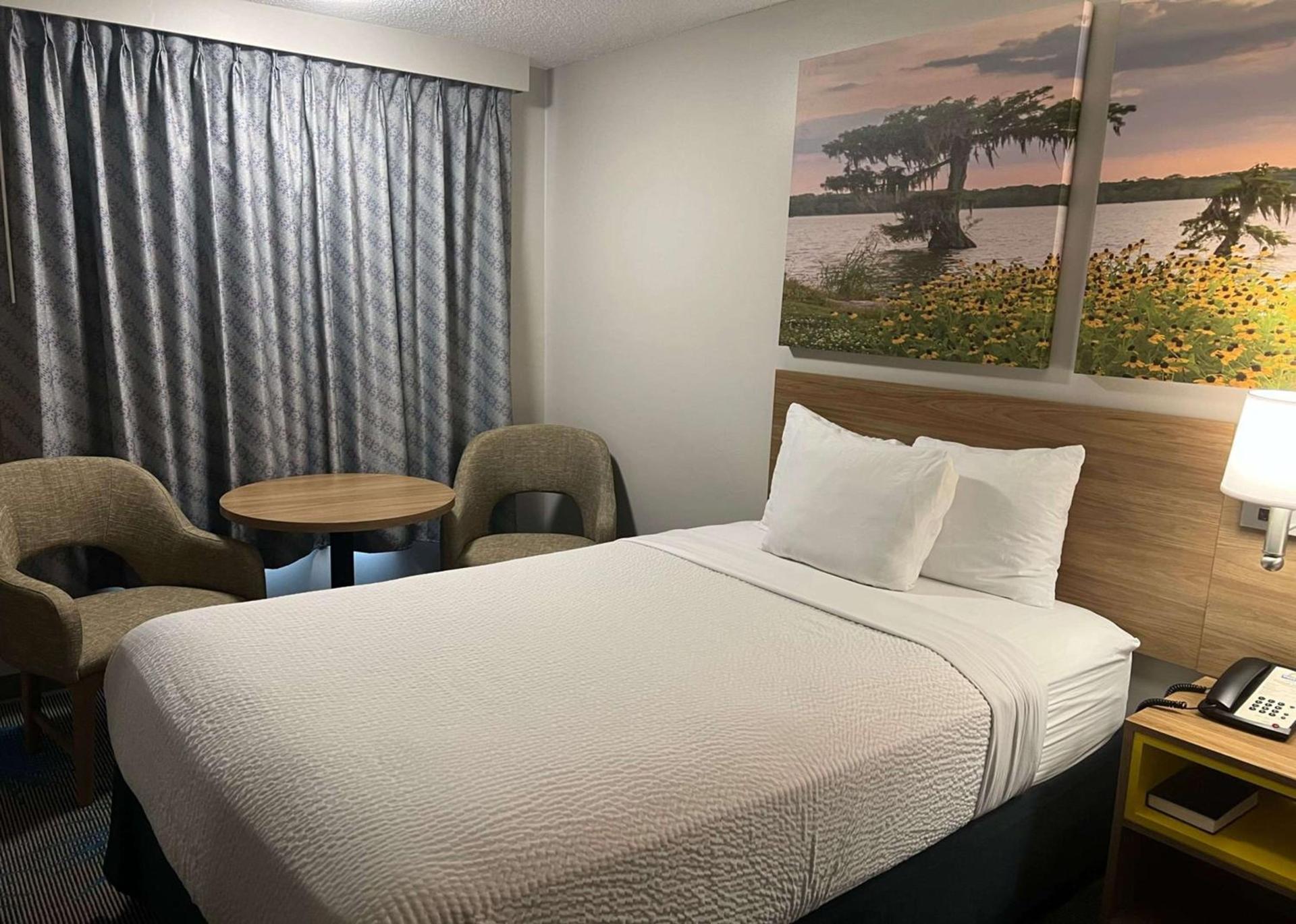 Days Inn by Wyndham Valdosta I-75 photo 19