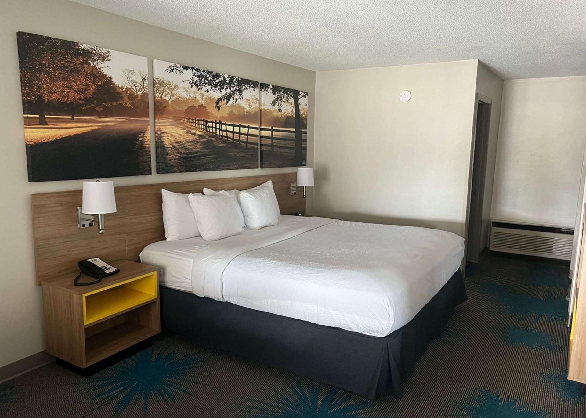 Days Inn by Wyndham Valdosta I-75 photo 21