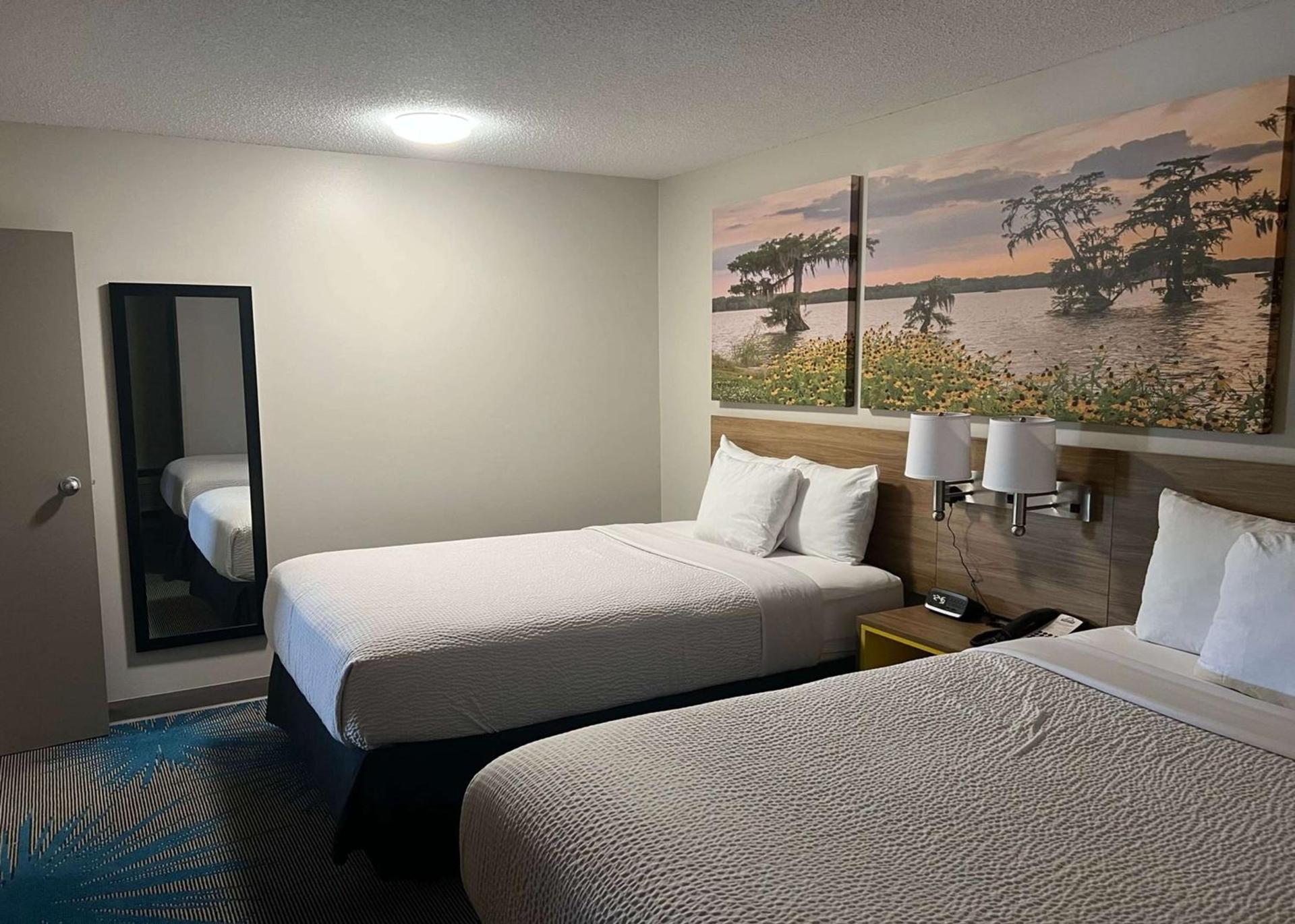 Days Inn by Wyndham Valdosta I-75 photo 23