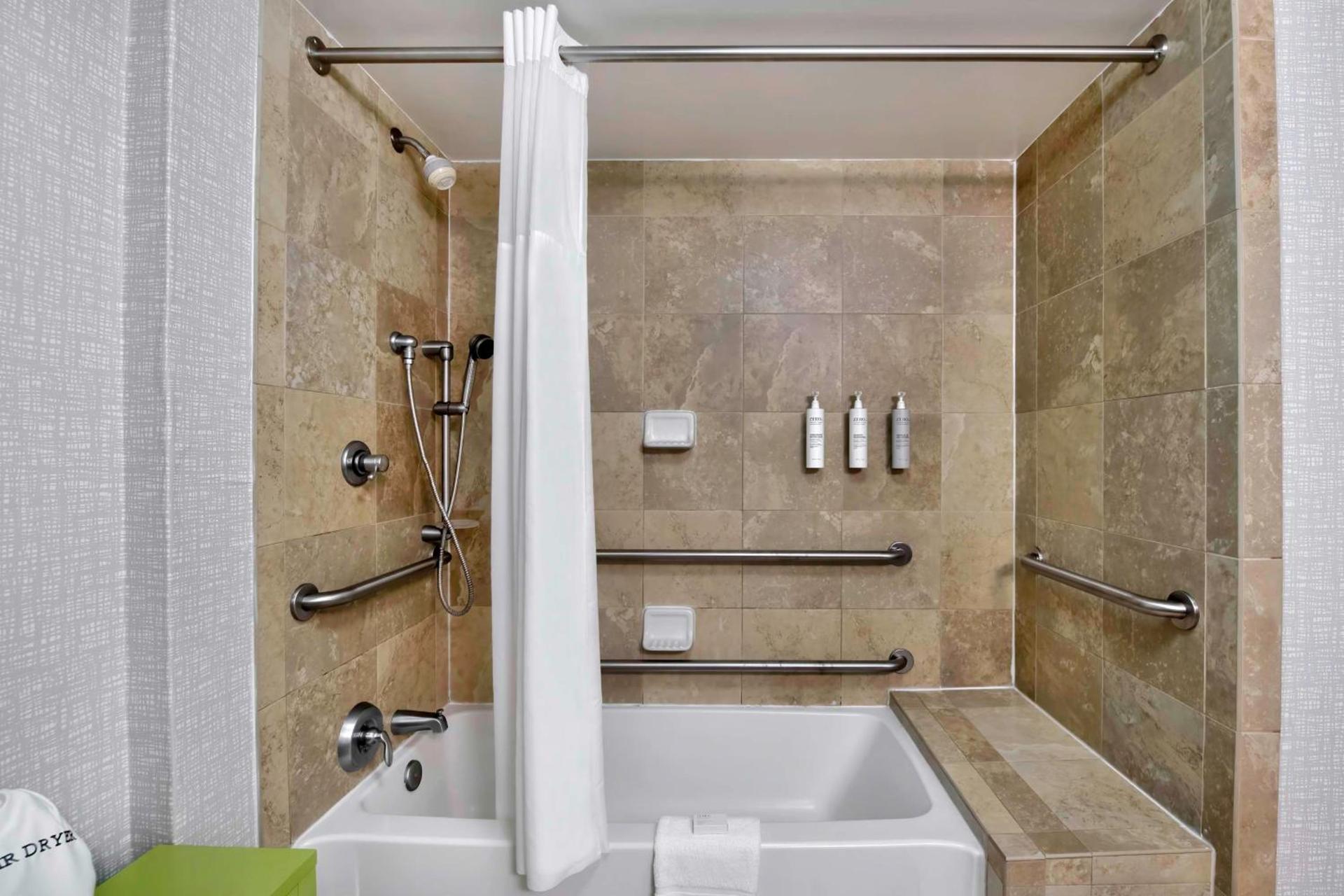 Hampton Inn & Suites Jackson photo 15
