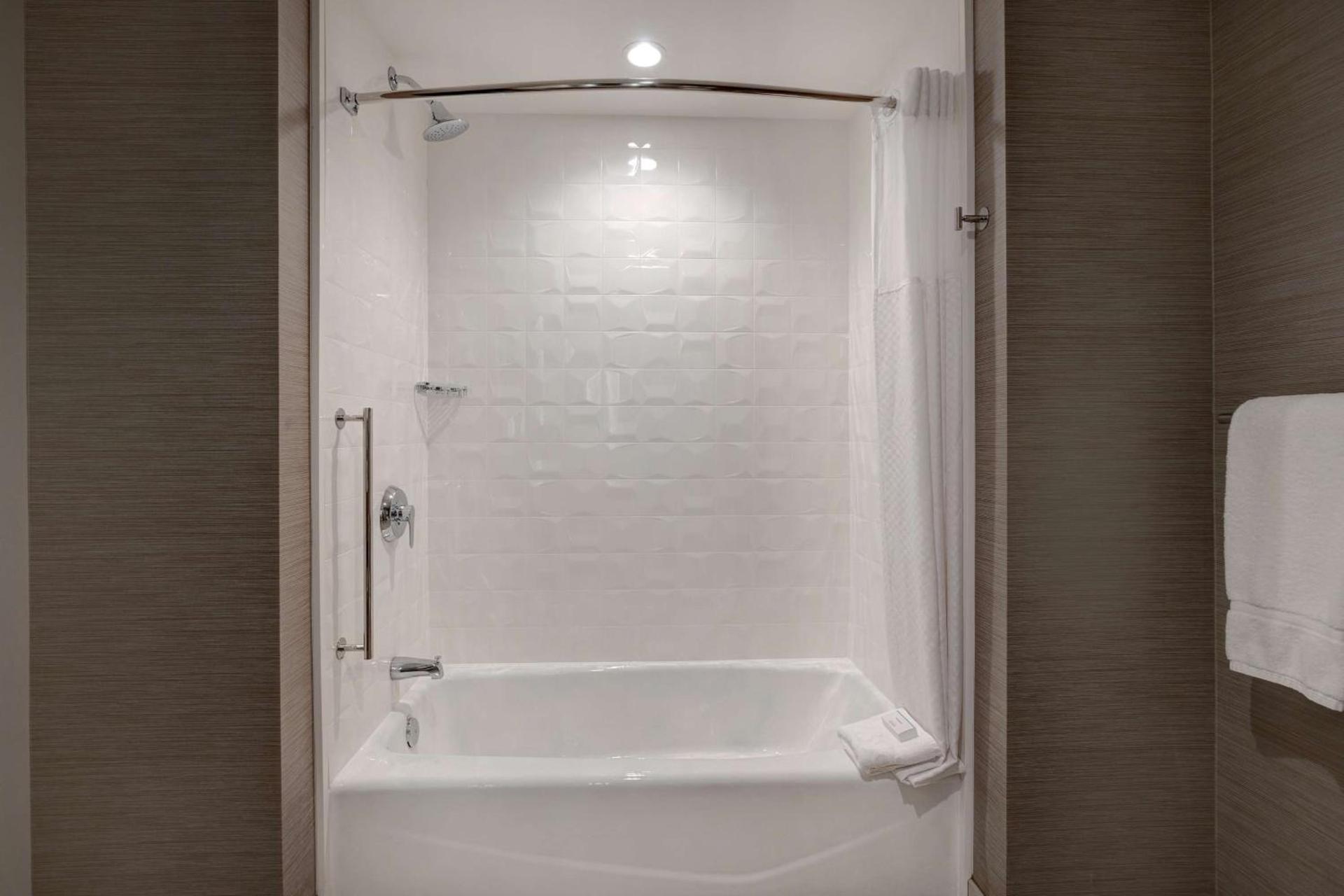Hilton Garden Inn Anaheim Resort photo 28