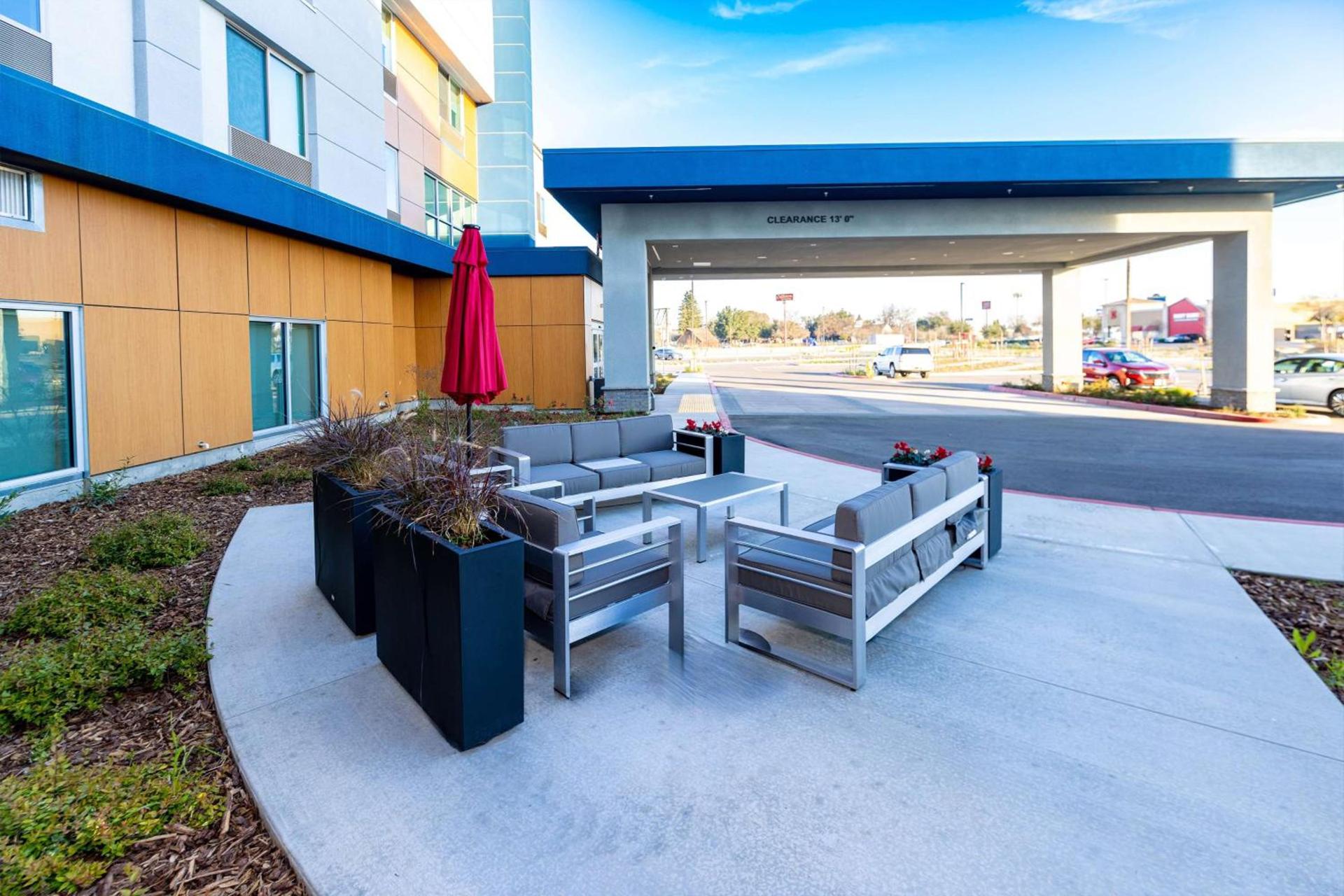 Hampton Inn Selma, Ca photo 2