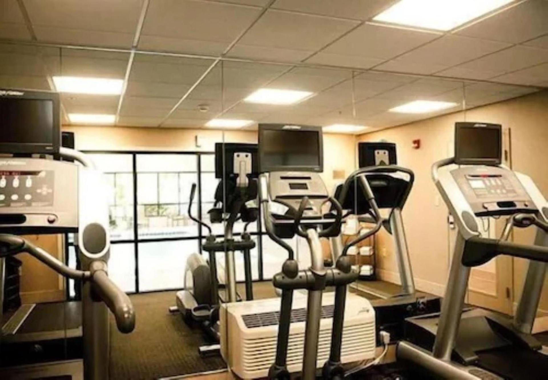 Chester Inn & Suites photo 18