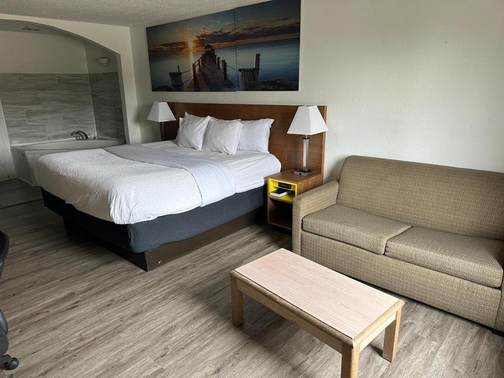 Quality Inn & Suites Decatur Priceville I-65 photo 14