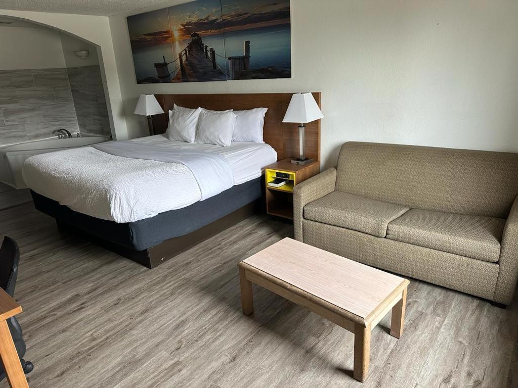 Quality Inn & Suites Decatur Priceville I-65 photo 13