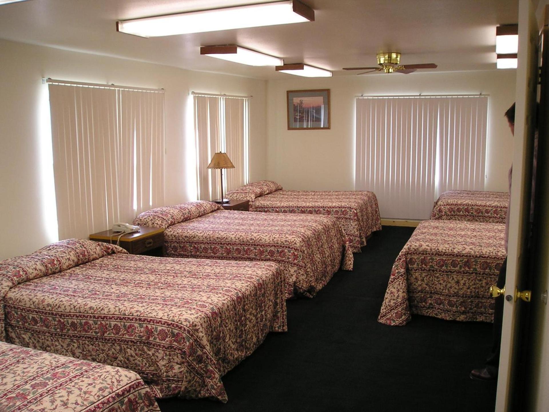 Yellowstone Country Inn photo 48