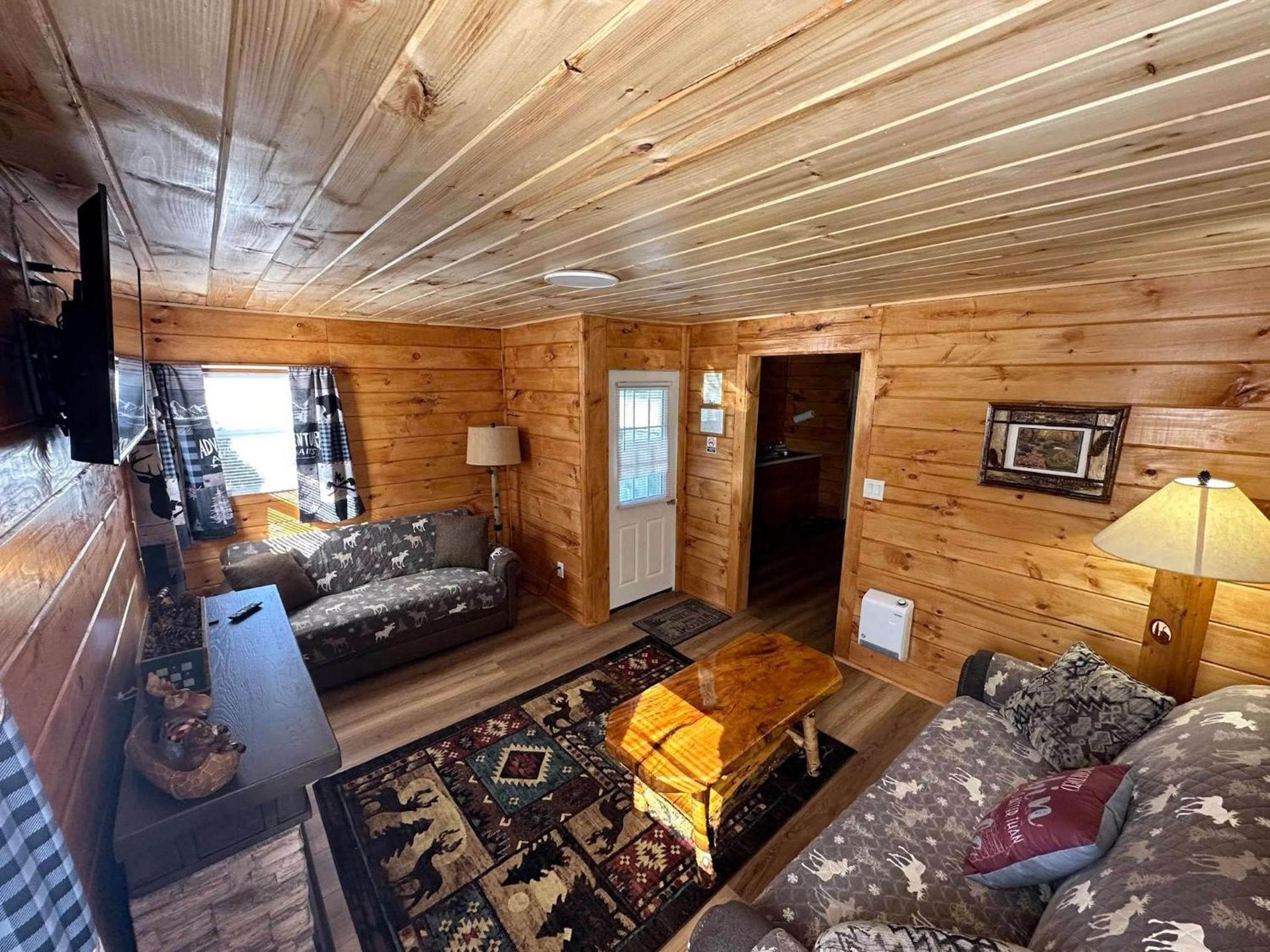 Rowe's Adirondack Cabins of Schroon Lake photo 46